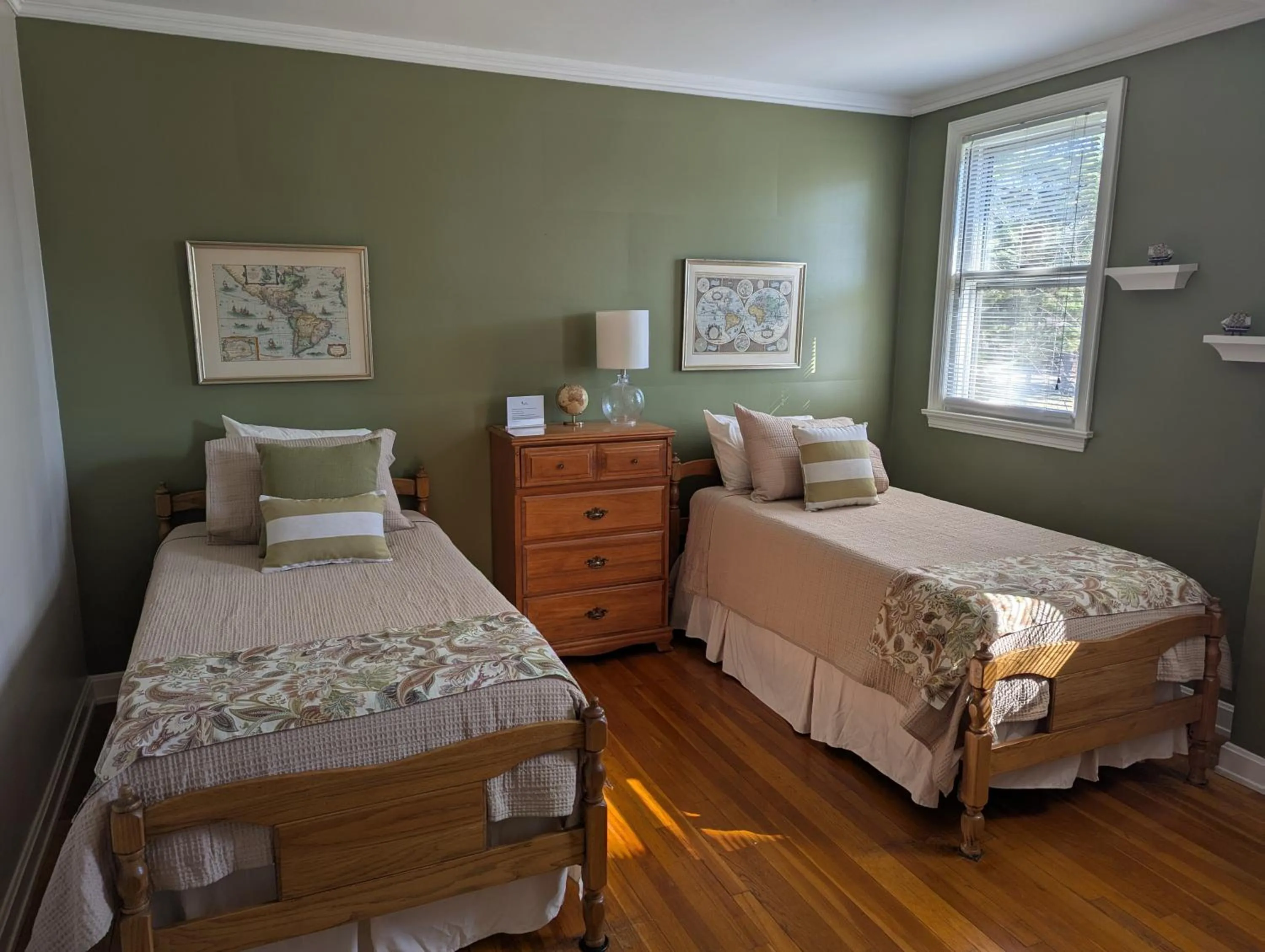 Bed in Farrell House Lodge at Sunnybrook Trout Club