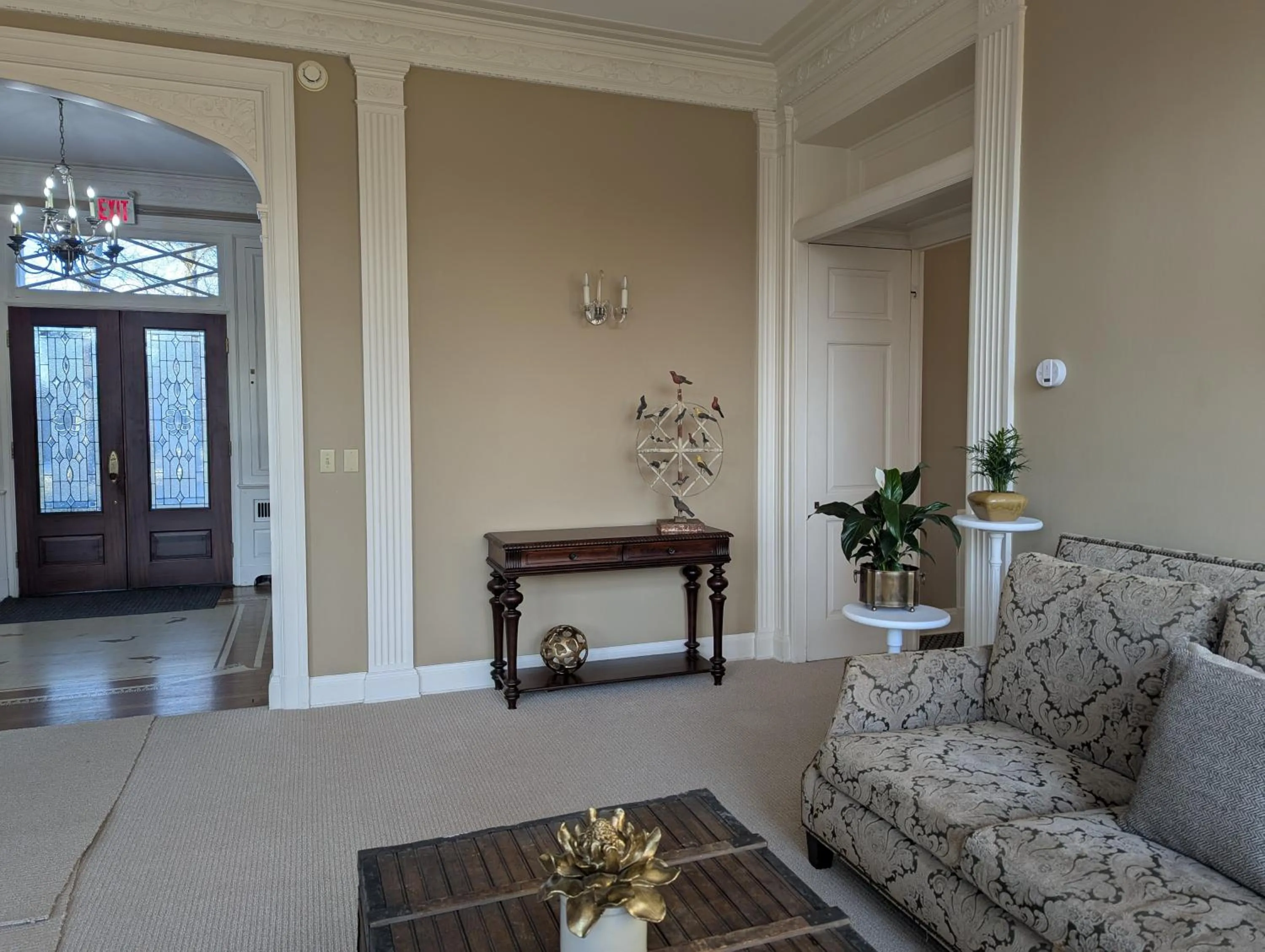 Living room in Farrell House Lodge at Sunnybrook Trout Club