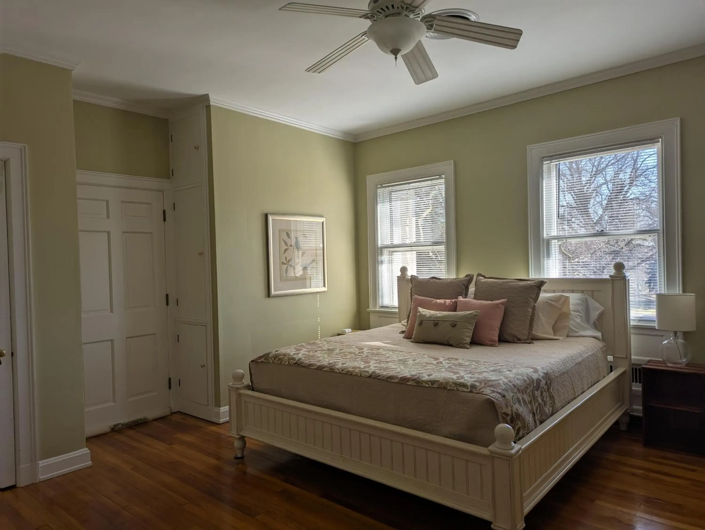 Deluxe King Room in Farrell House Lodge at Sunnybrook Trout Club Deluxe King Room in Farrell House Lodge at Sunnybrook Trout Club