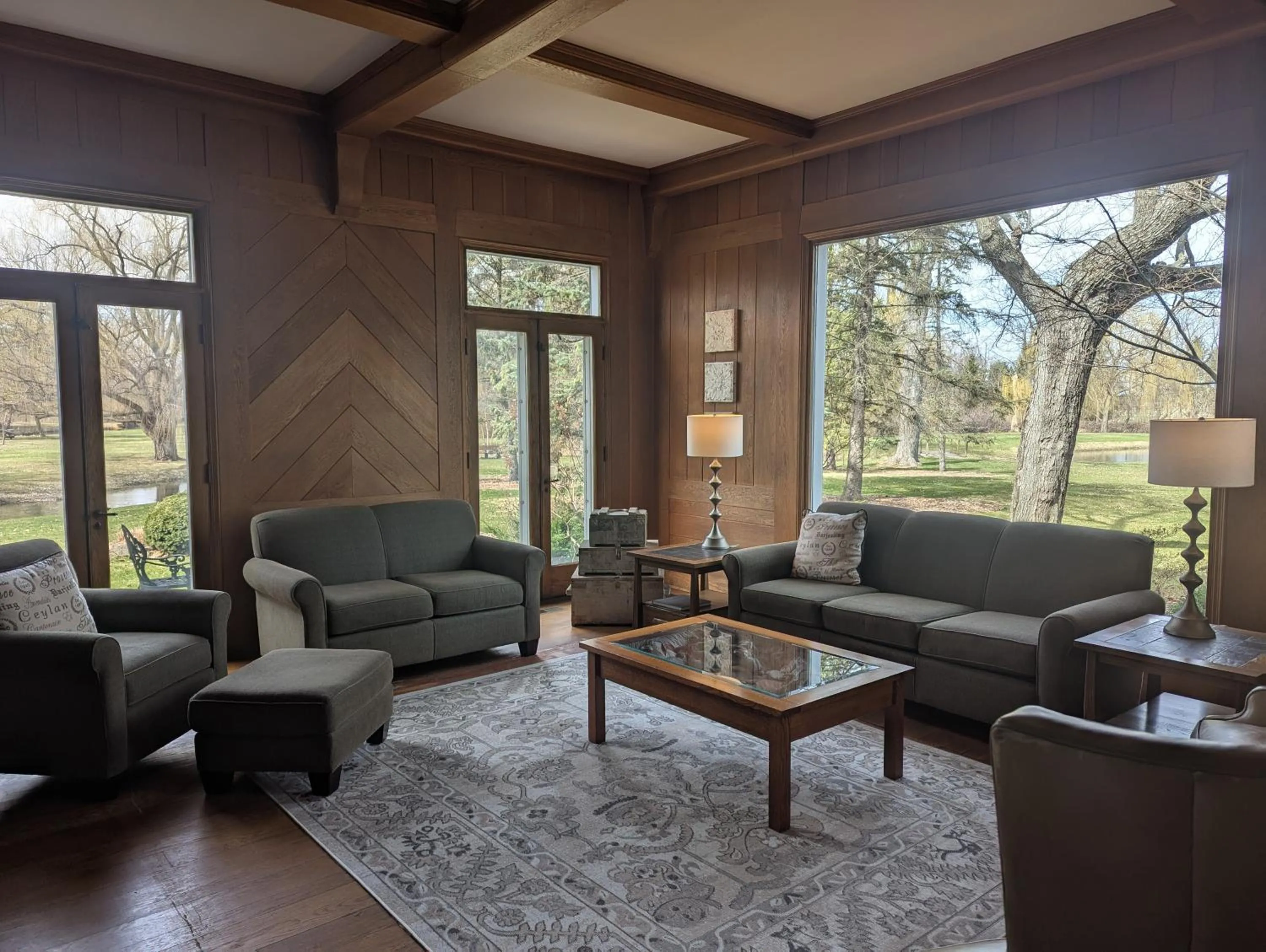 Communal lounge/ TV room in Farrell House Lodge at Sunnybrook Trout Club