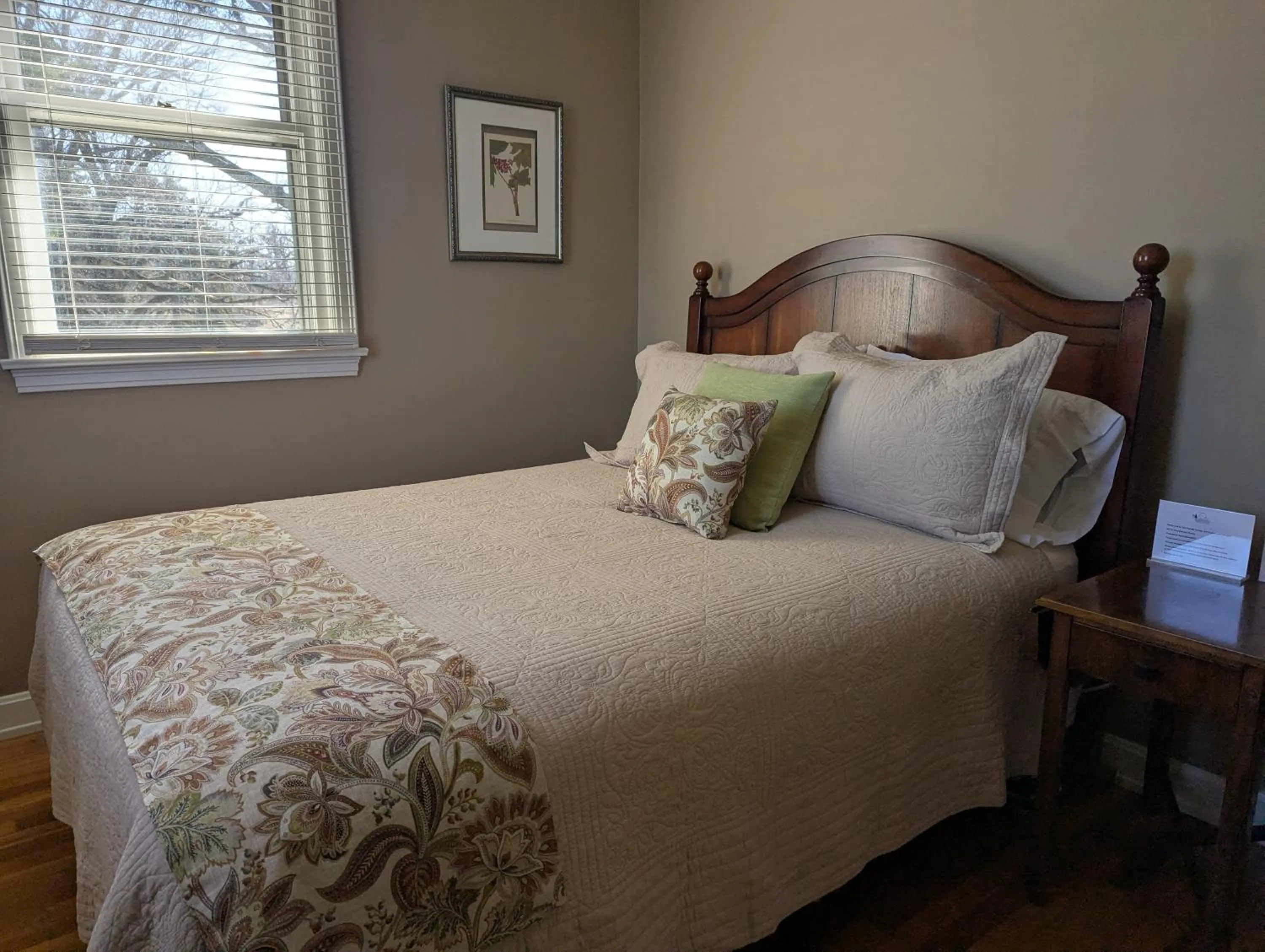 Toilet, Bed in Farrell House Lodge at Sunnybrook Trout Club