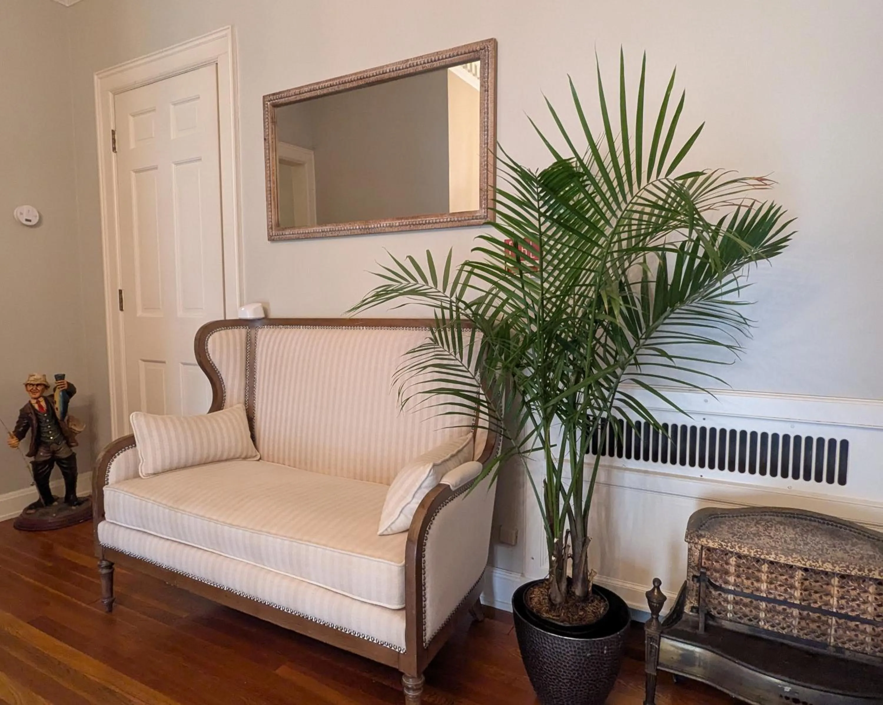 Seating area in Farrell House Lodge at Sunnybrook Trout Club