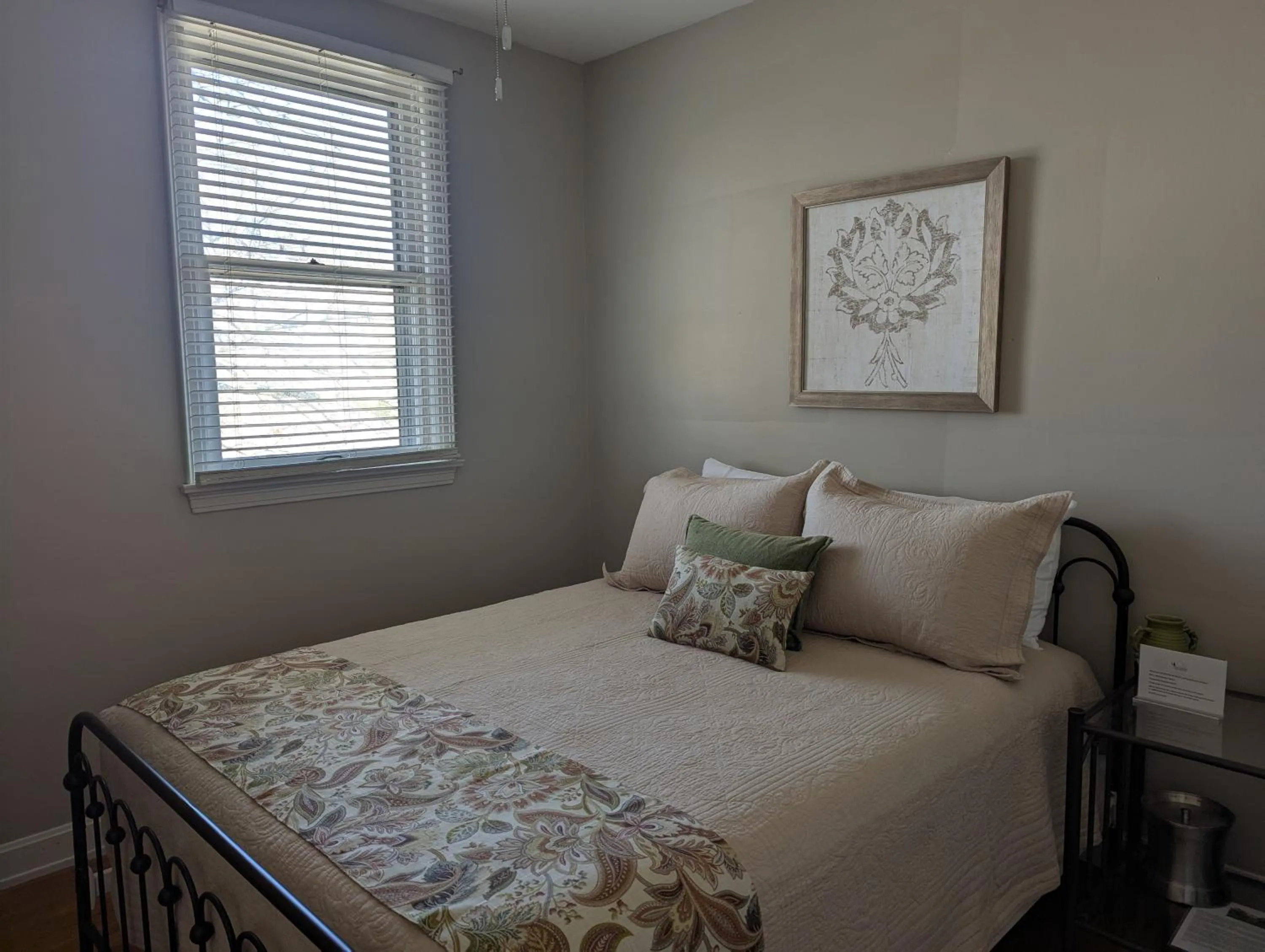 Bed in Farrell House Lodge at Sunnybrook Trout Club