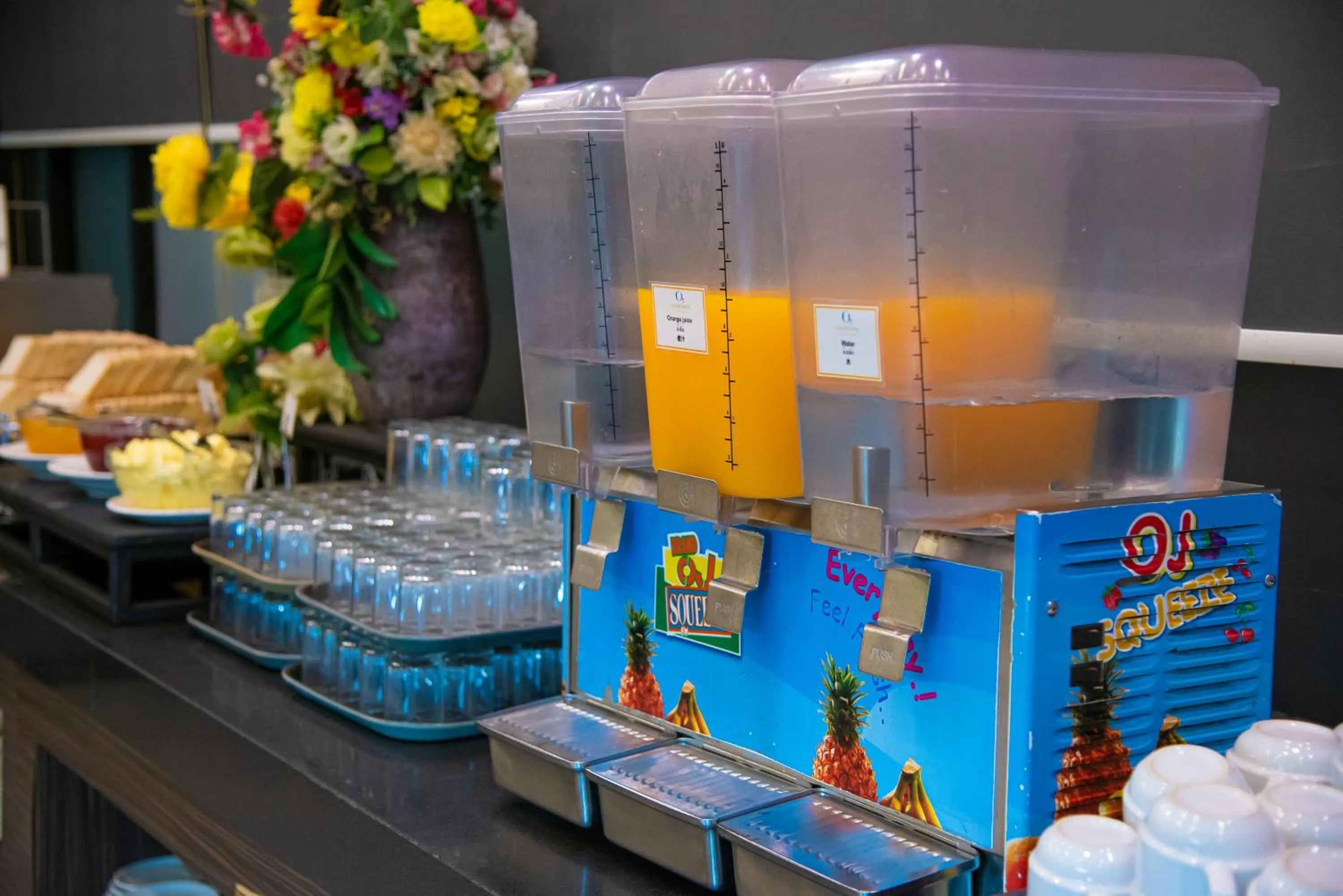 Restaurant/places to eat in O2 Luxury Hotel