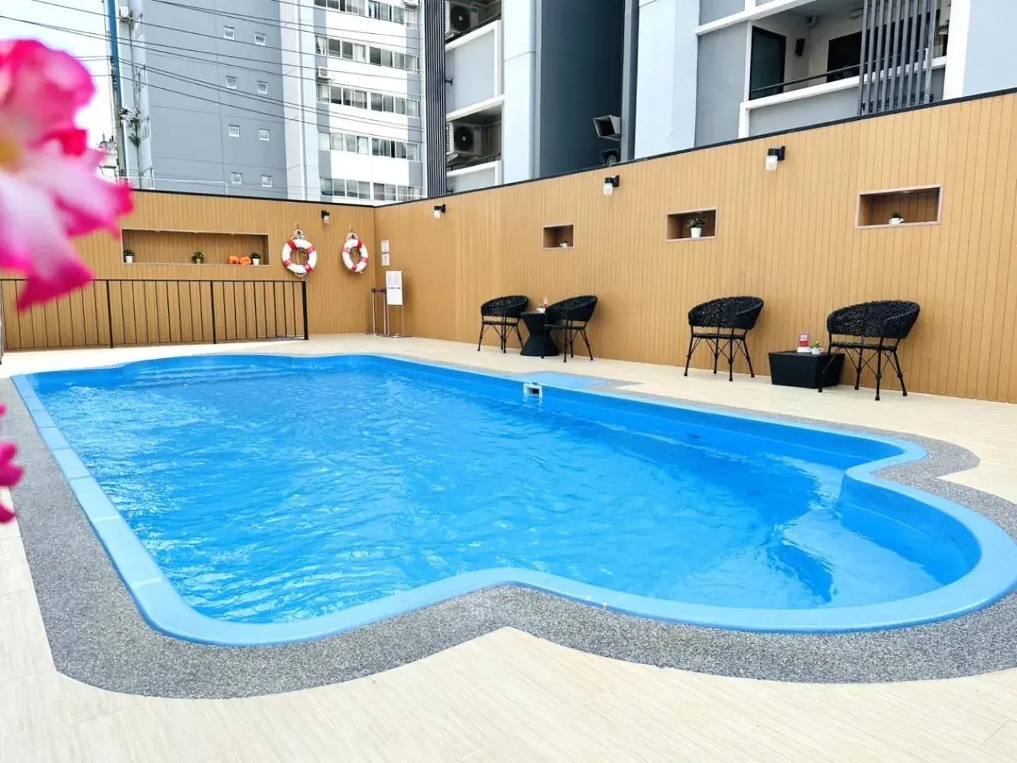 Swimming pool in O2 Grand Suvarnabhumi Airport - Free Scheduled Shuttle from Hotel to Suvarnabhumi Airport Swimming pool in O2 Grand Suvarnabhumi Airport - Free Scheduled Shuttle from Hotel to Suvarnabhumi Airport