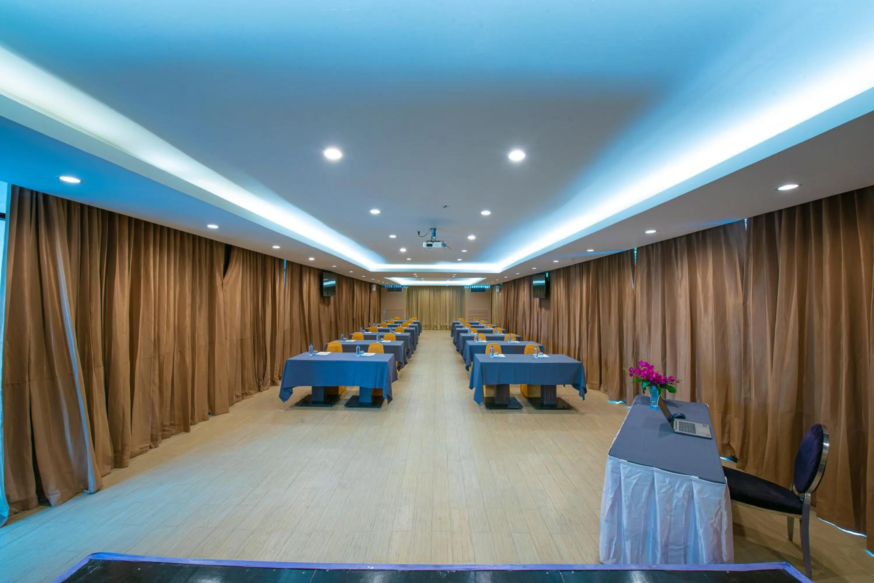 Meeting/conference room in O2 Luxury Hotel