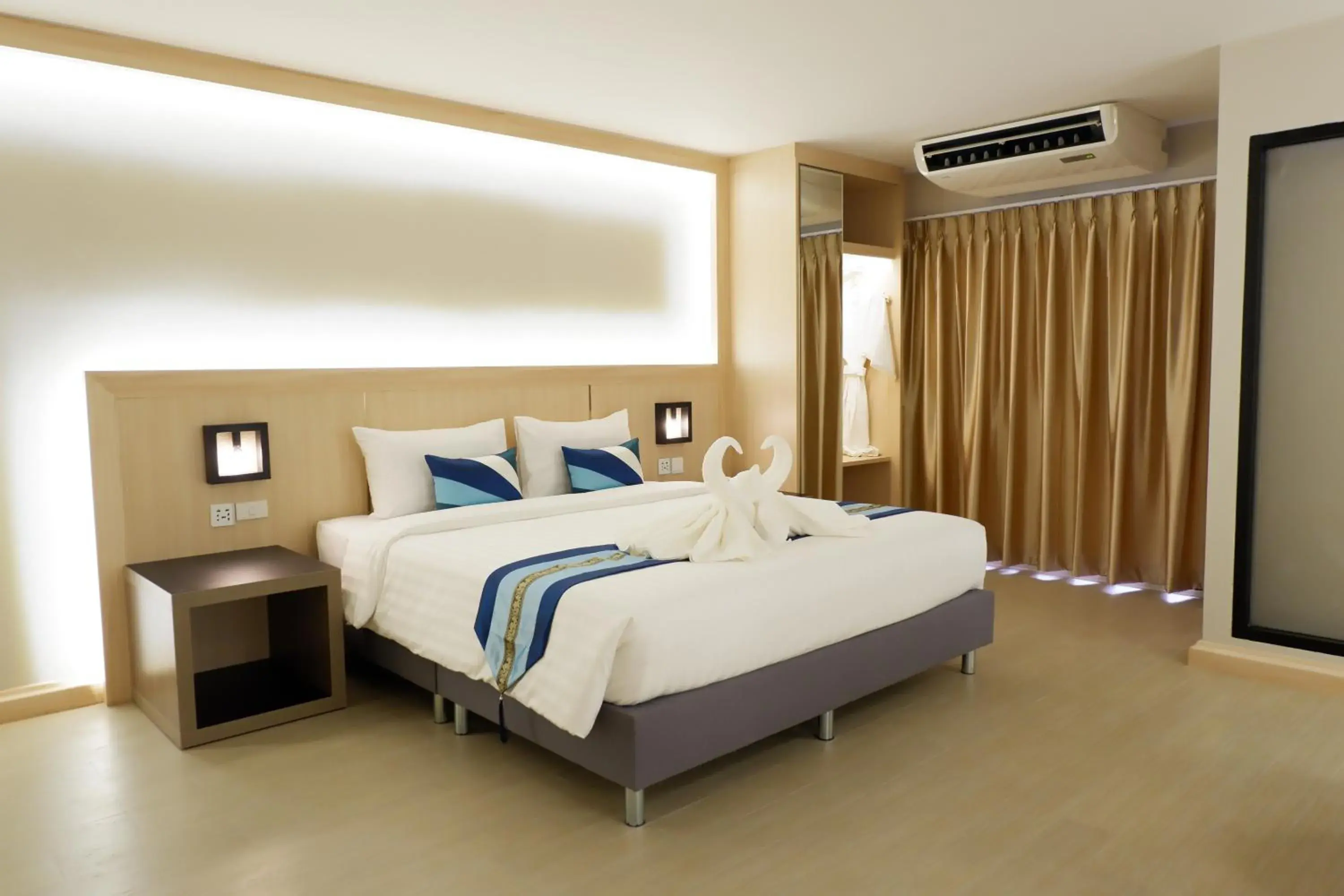 View (from property/room), Bed in O2 Grand Suvarnabhumi Airport View (from property/room), Bed in O2 Grand Suvarnabhumi Airport