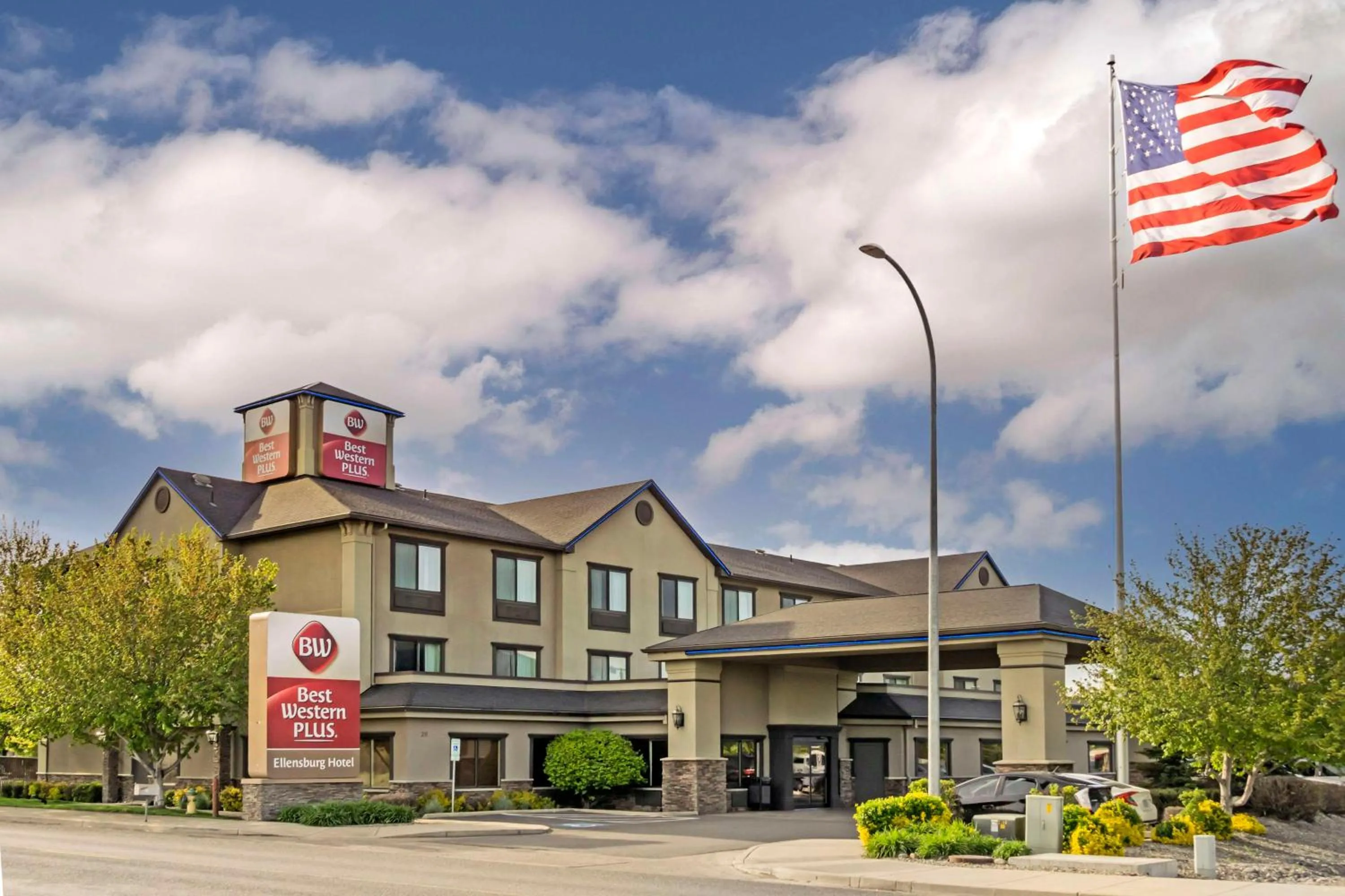 Property building in Best Western Plus Ellensburg Hotel
