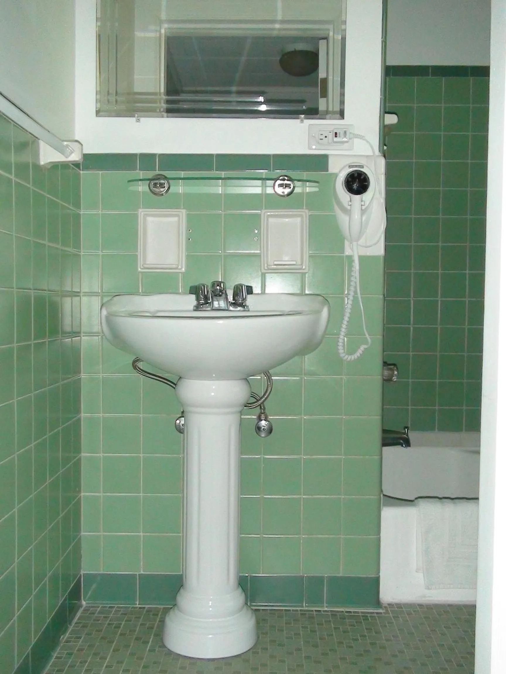 Bathroom in Murray Inn and Art Gallery