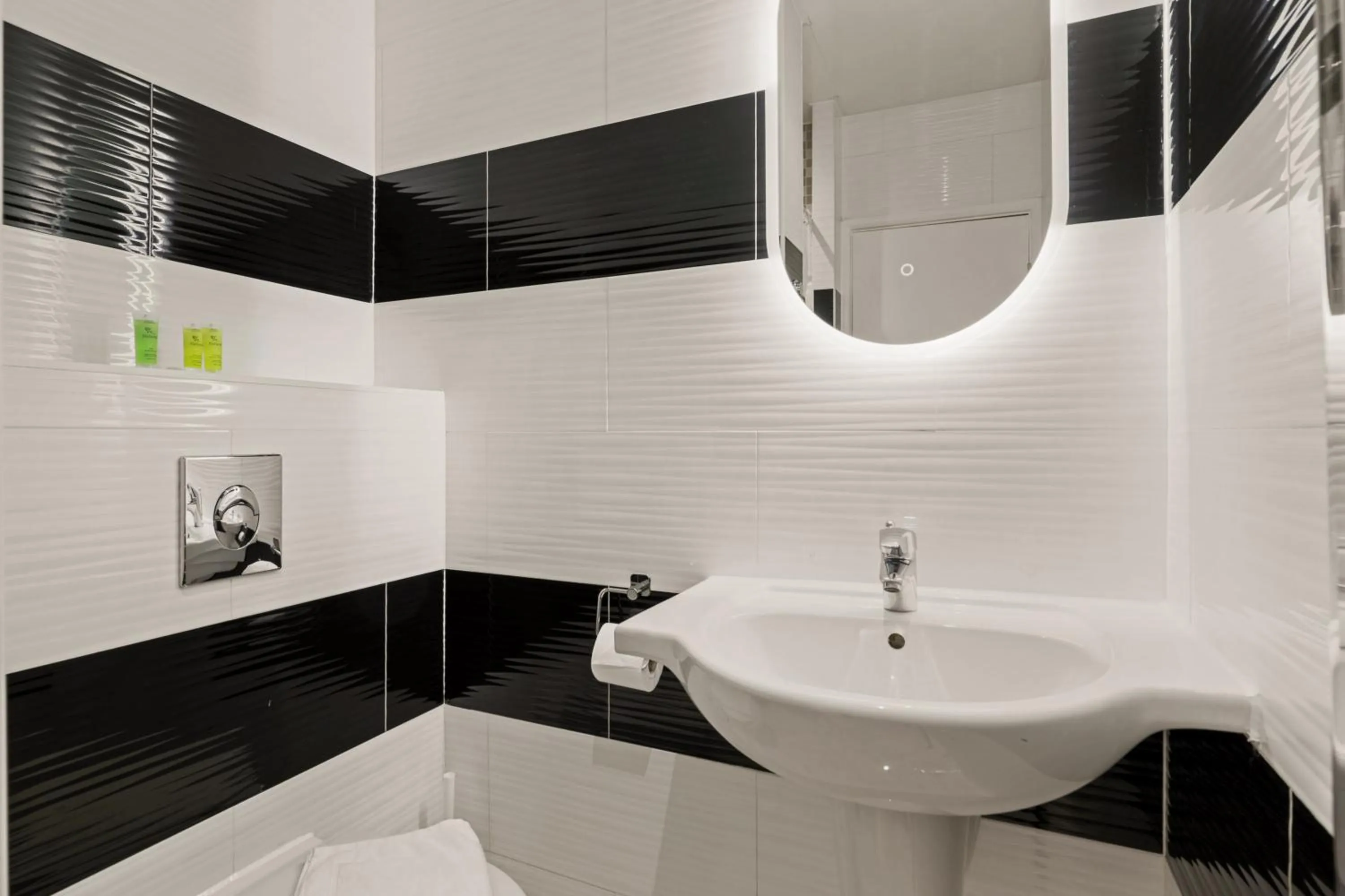 Bathroom in London Star Hotel