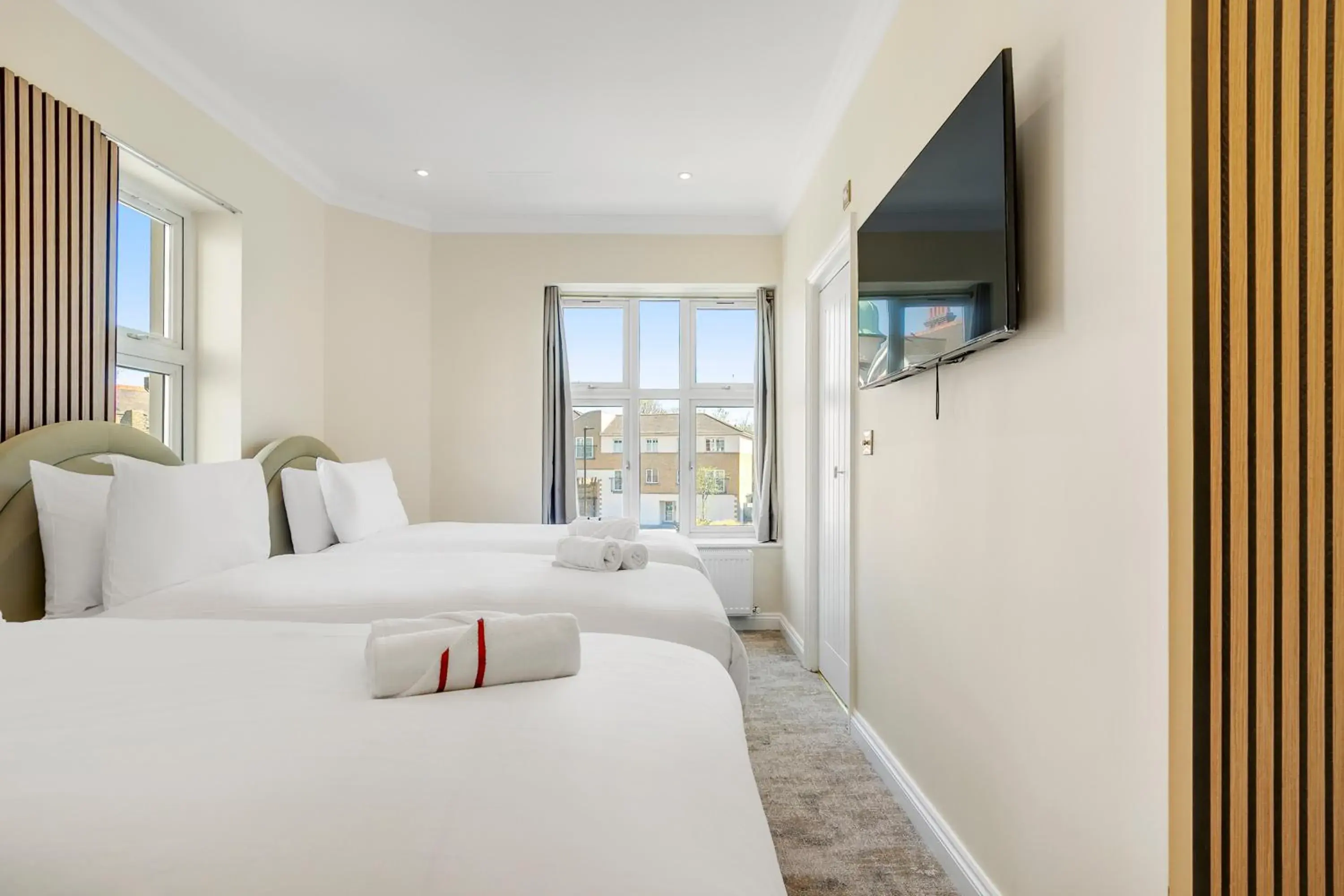 TV and multimedia, Bed in London Star Hotel TV and multimedia, Bed in London Star Hotel