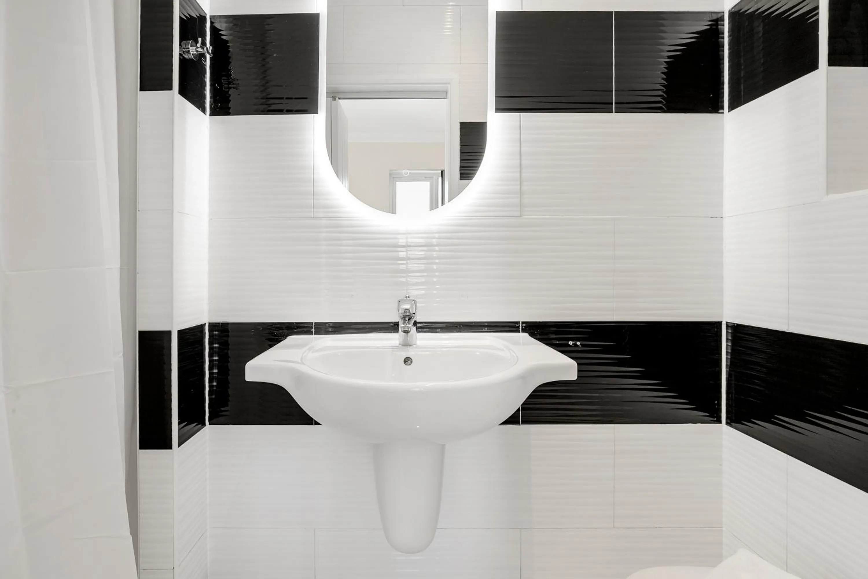 Bathroom in London Star Hotel