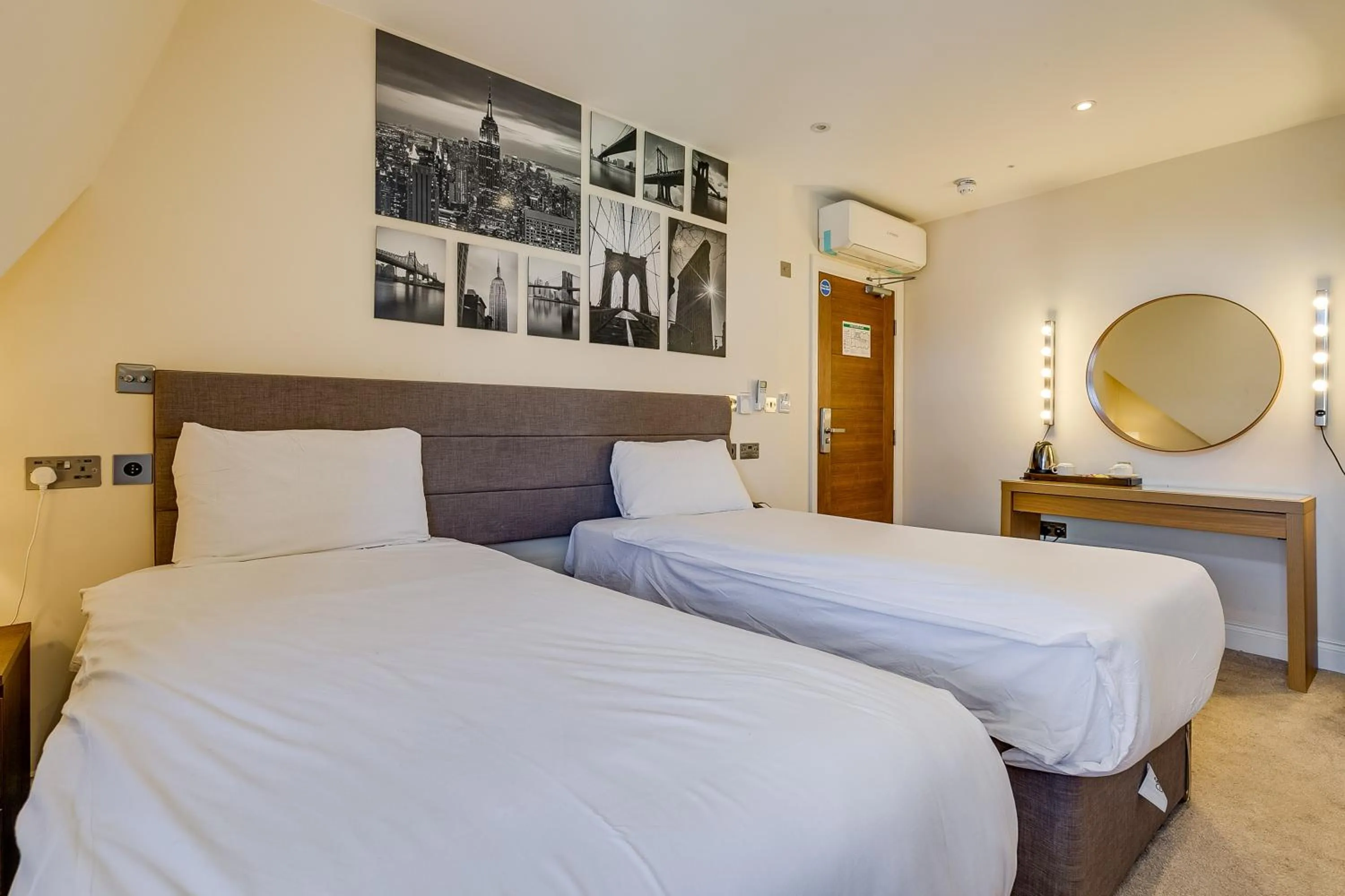 Bedroom, Bed in London Star Hotel