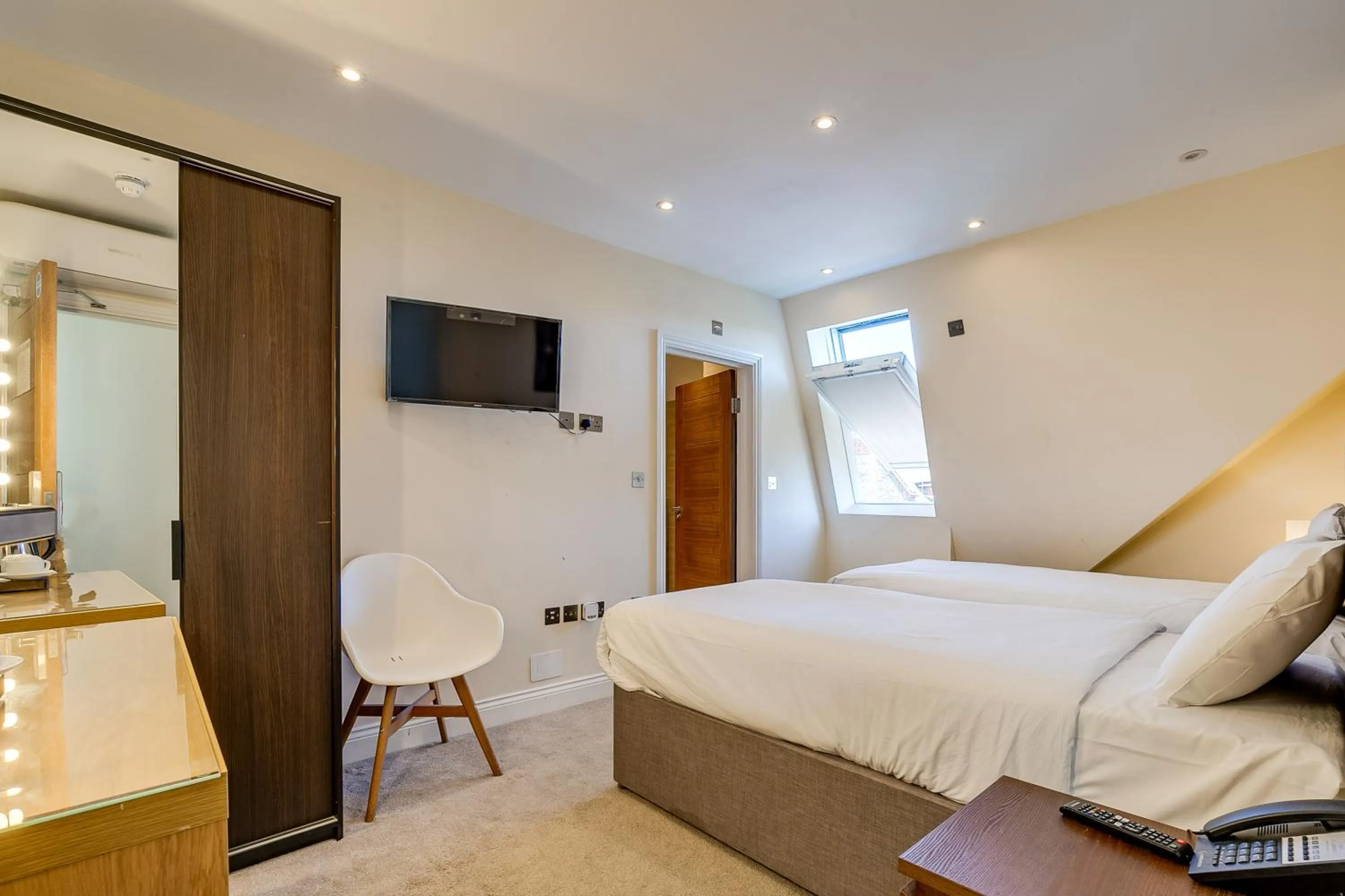 Bedroom, Bed in London Star Hotel