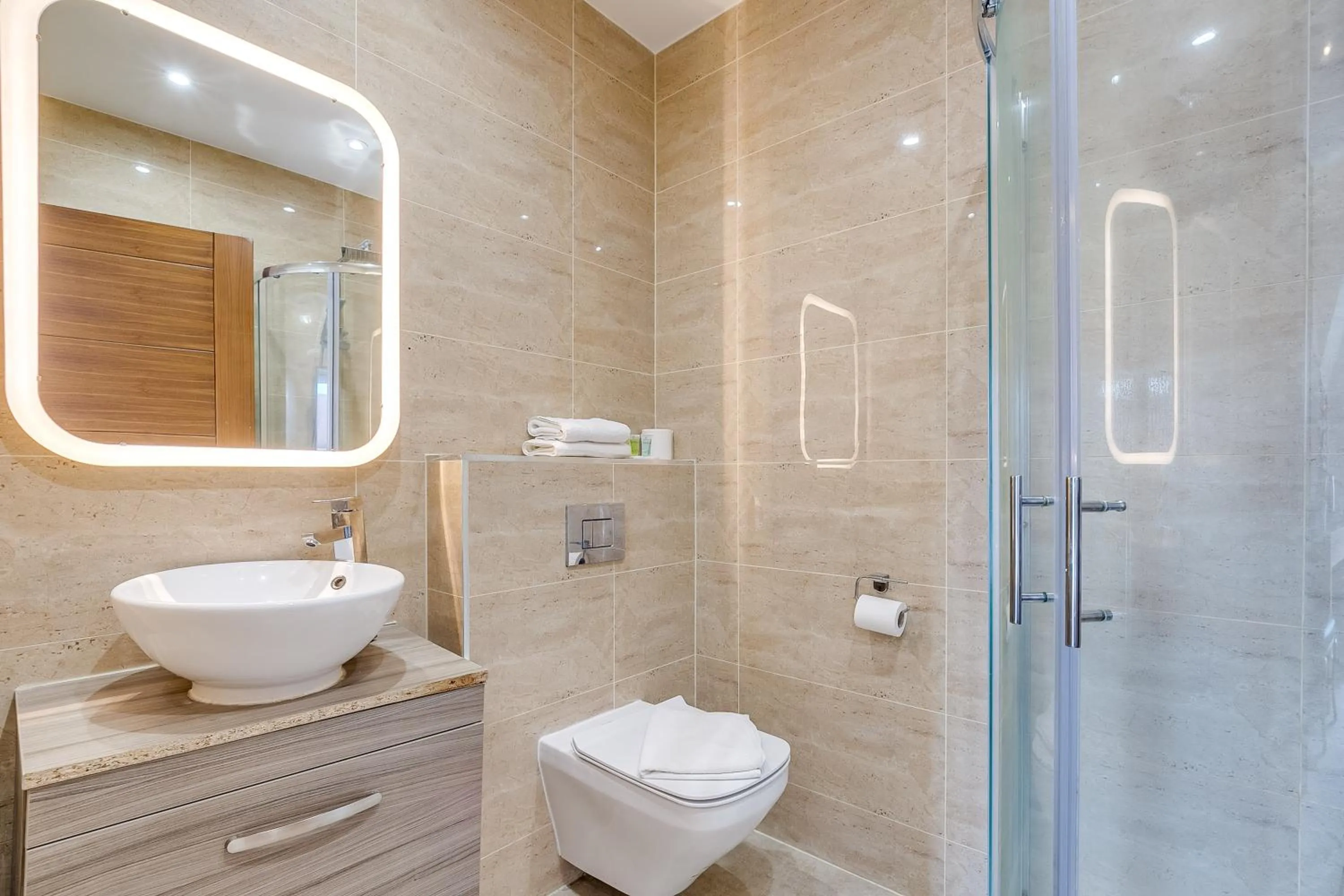 Shower in London Star Hotel