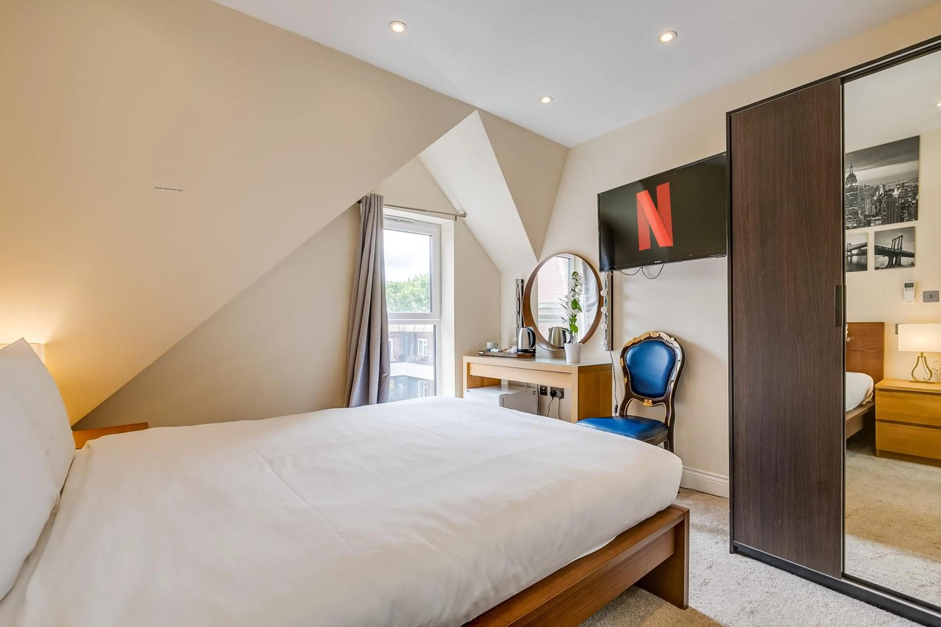 Bedroom, Bed in London Star Hotel