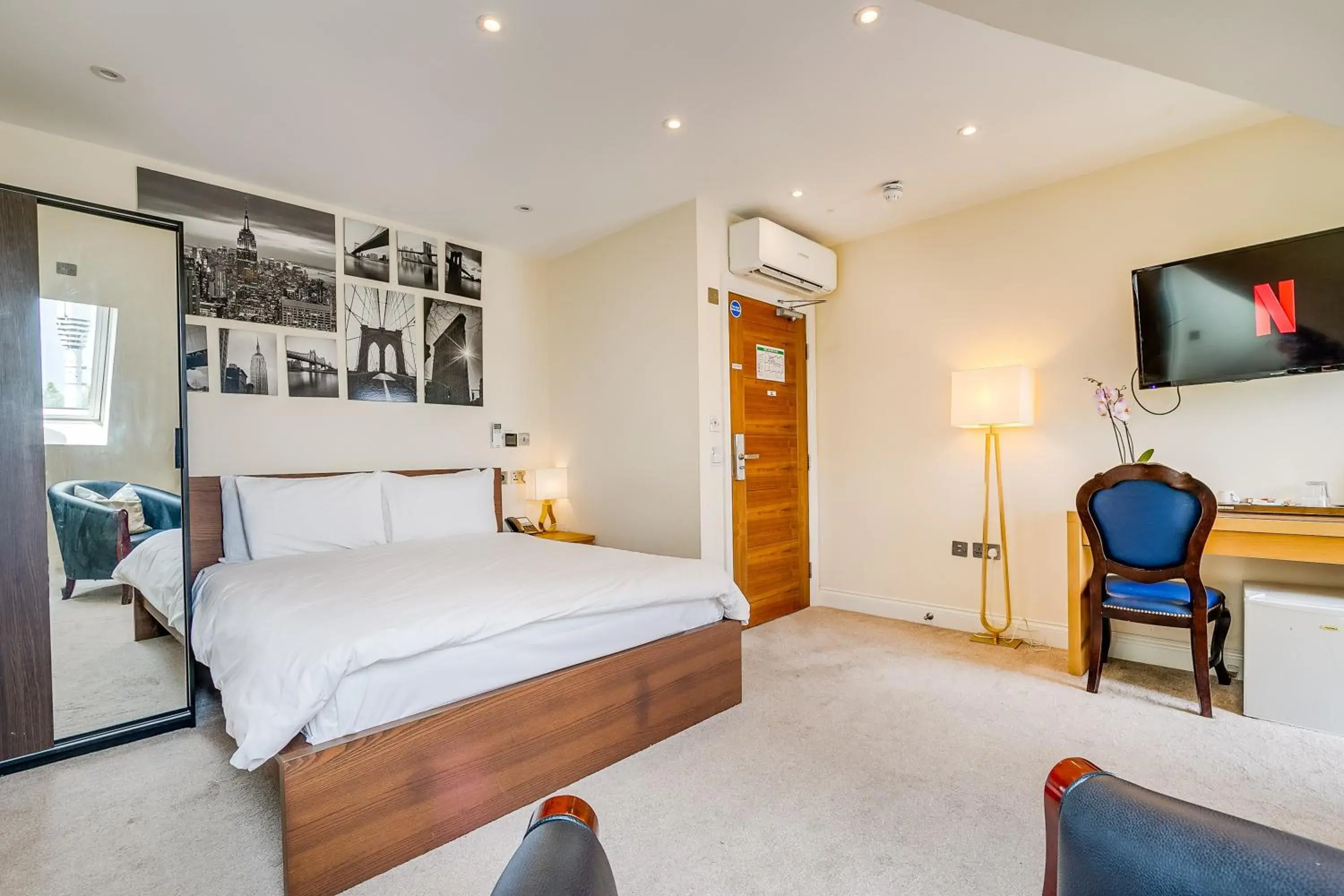 Bedroom, Bed in London Star Hotel Bedroom, Bed in London Star Hotel