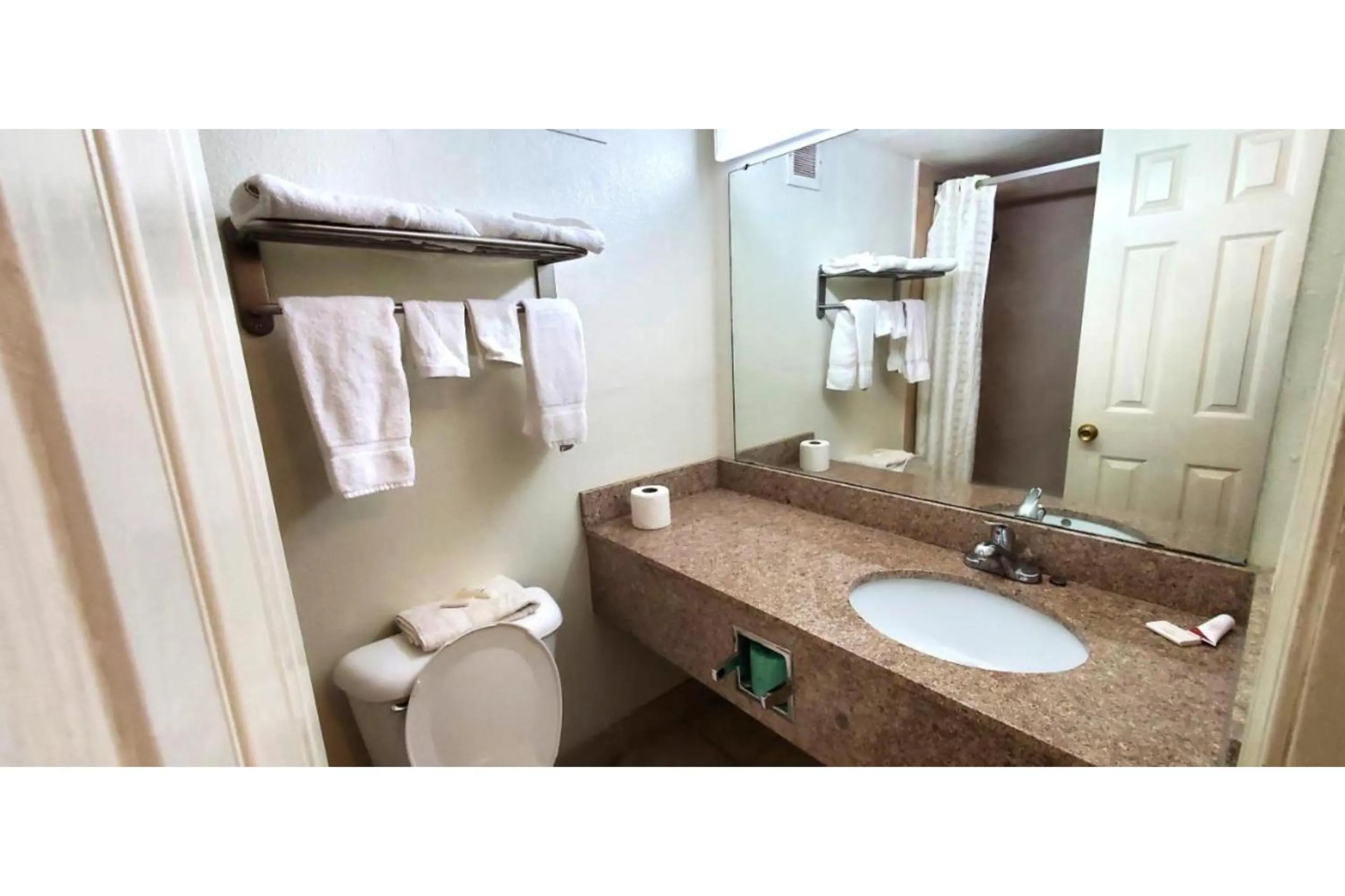 Bathroom in Jacksonville Inn