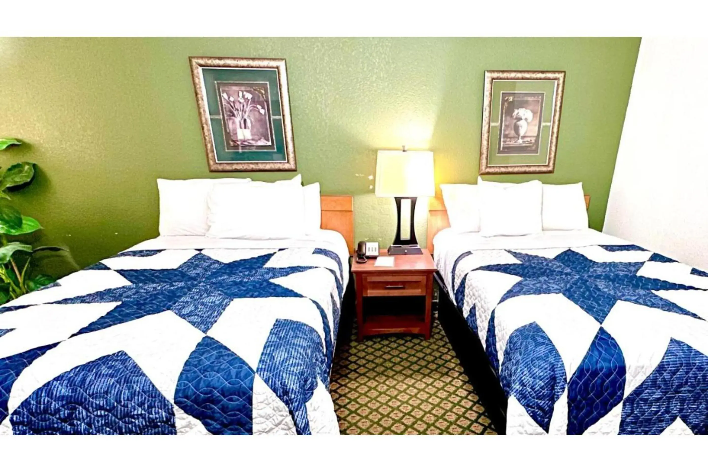 Bedroom in Jacksonville Inn Bedroom in Jacksonville Inn