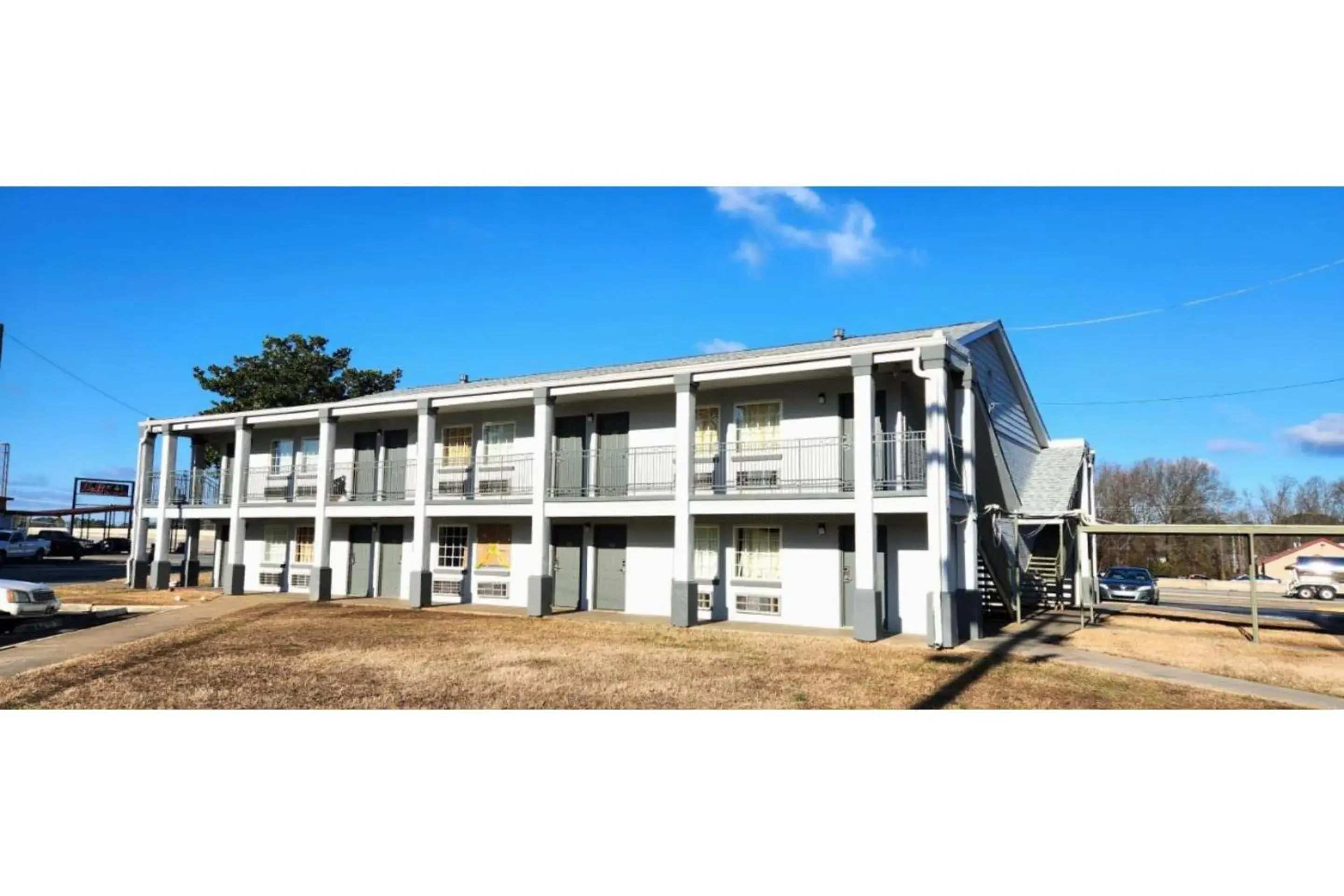 Facade/entrance in Jacksonville Inn Facade/entrance in Jacksonville Inn