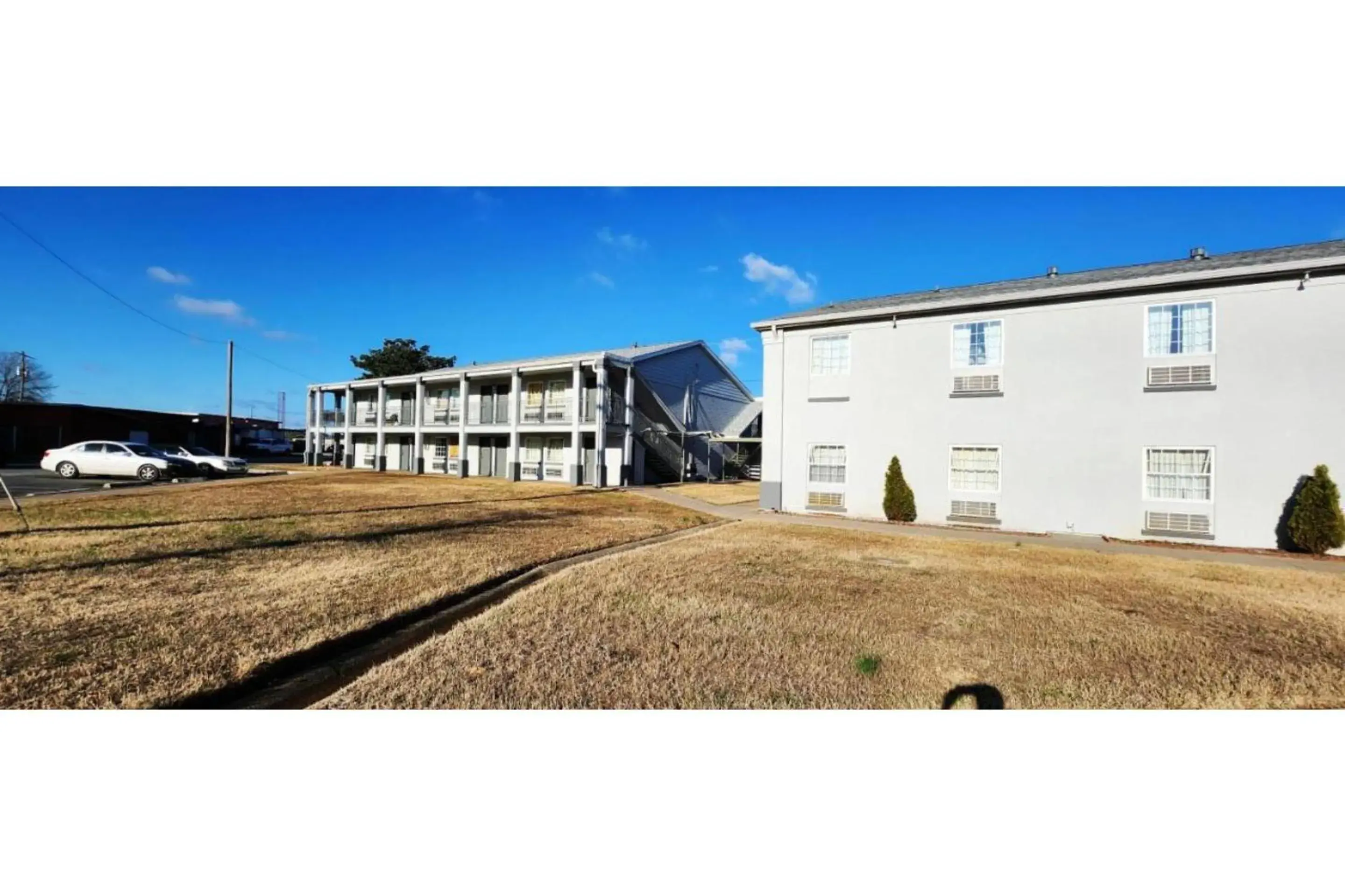 Property building in Jacksonville Inn Property building in Jacksonville Inn