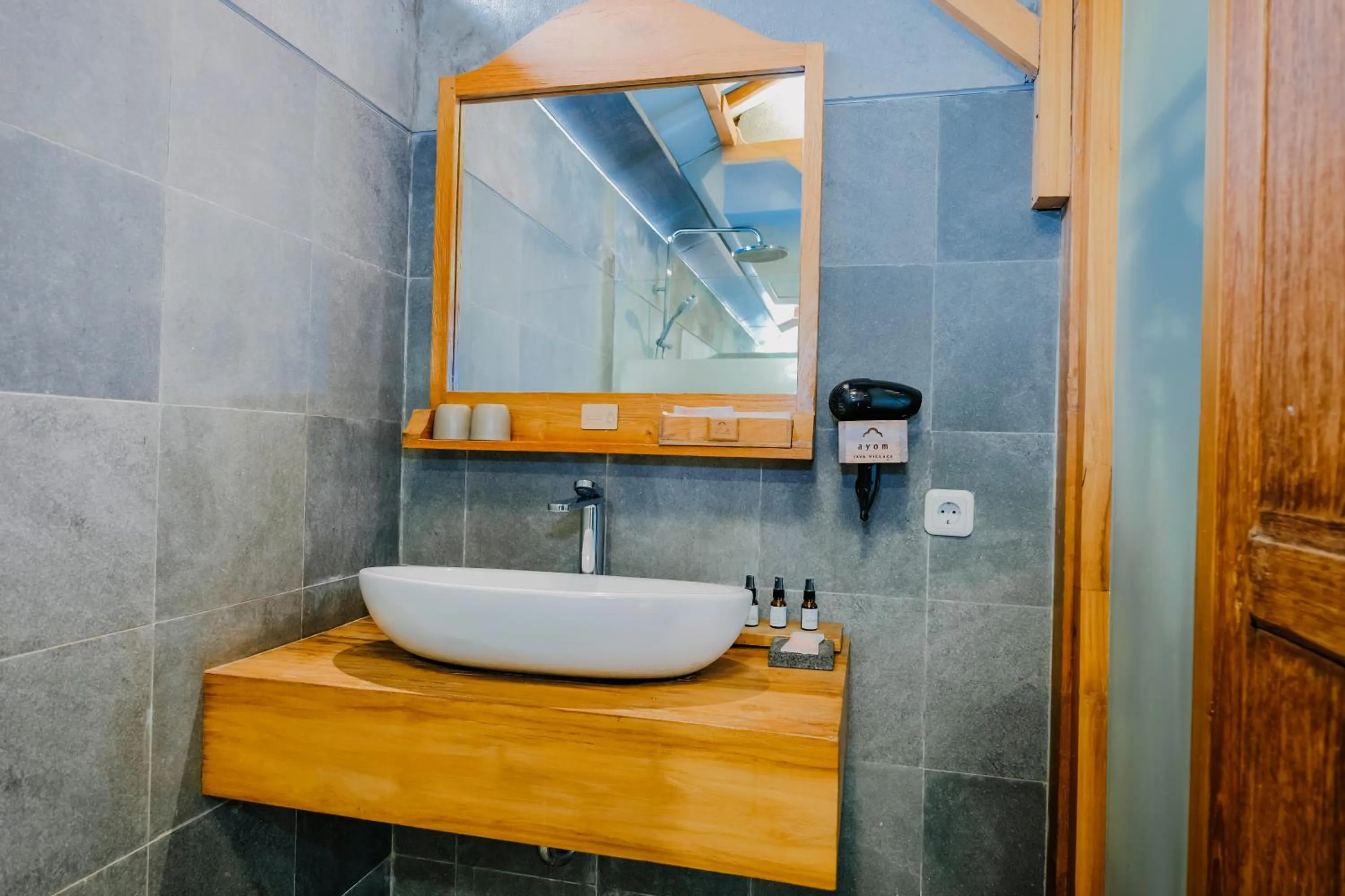 Bathroom in Ayom Java Village Solo