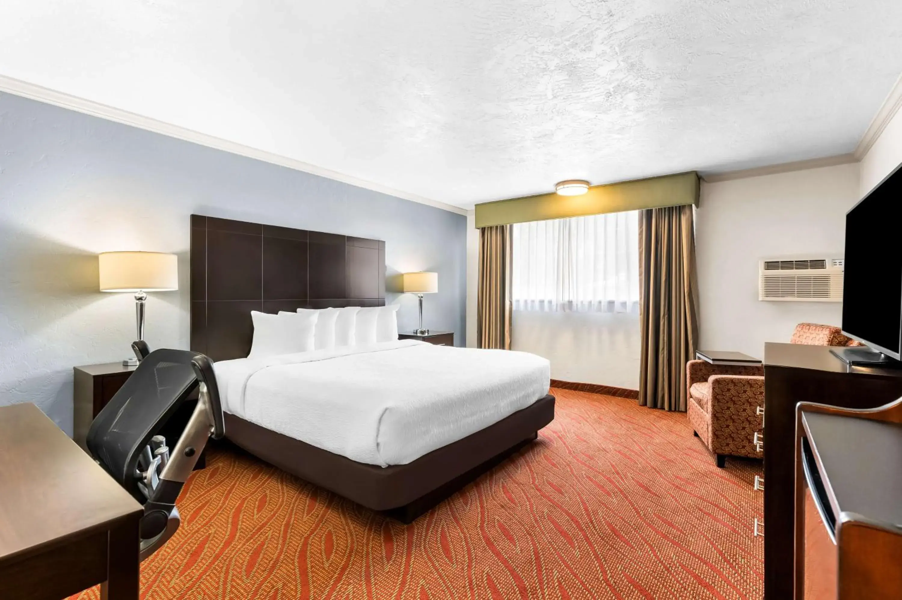 Bedroom, Bed in Best Western Plus Parkway Inn Bedroom, Bed in Best Western Plus Parkway Inn