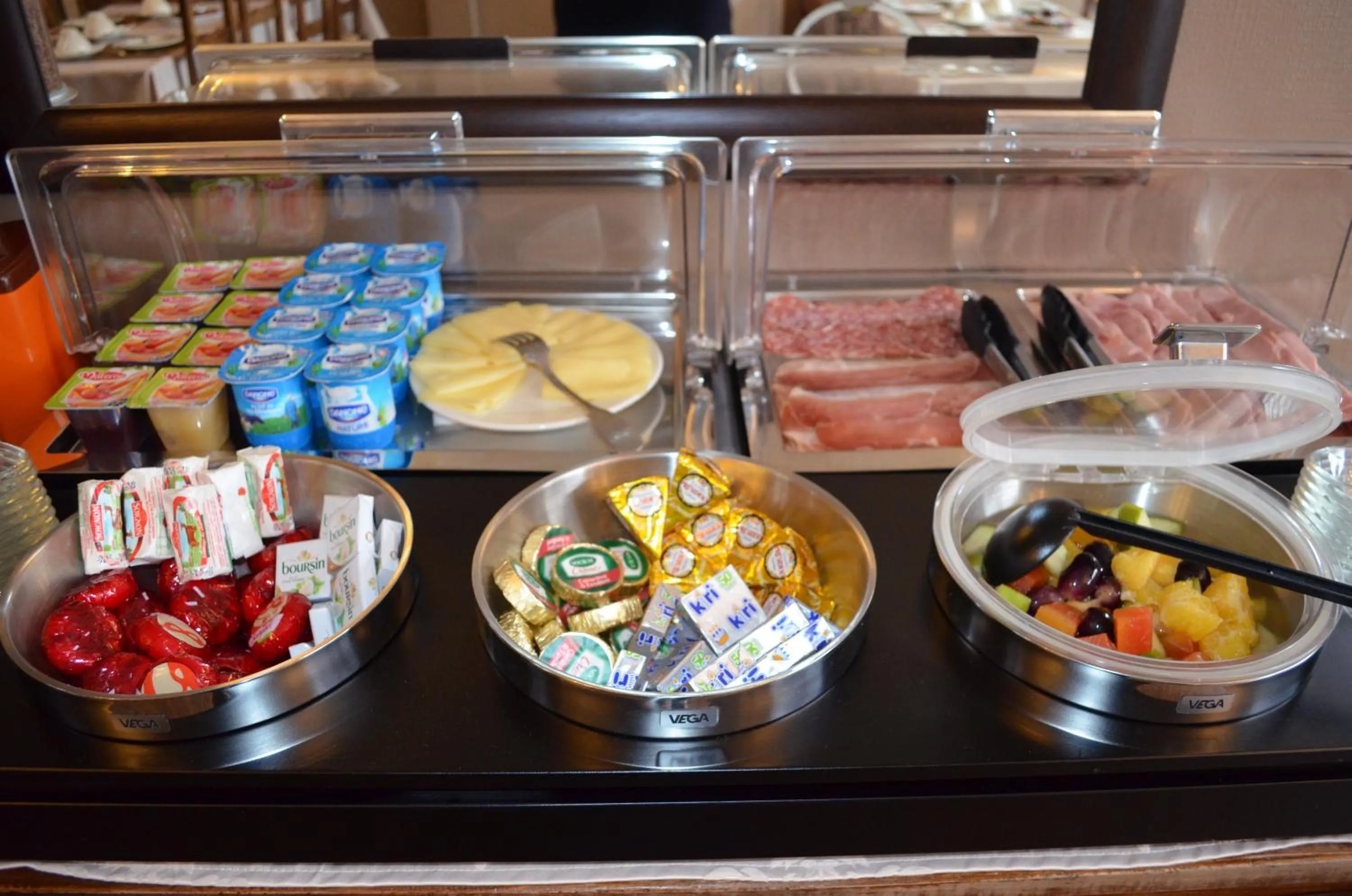 Buffet breakfast in Hôtel Edelweiss