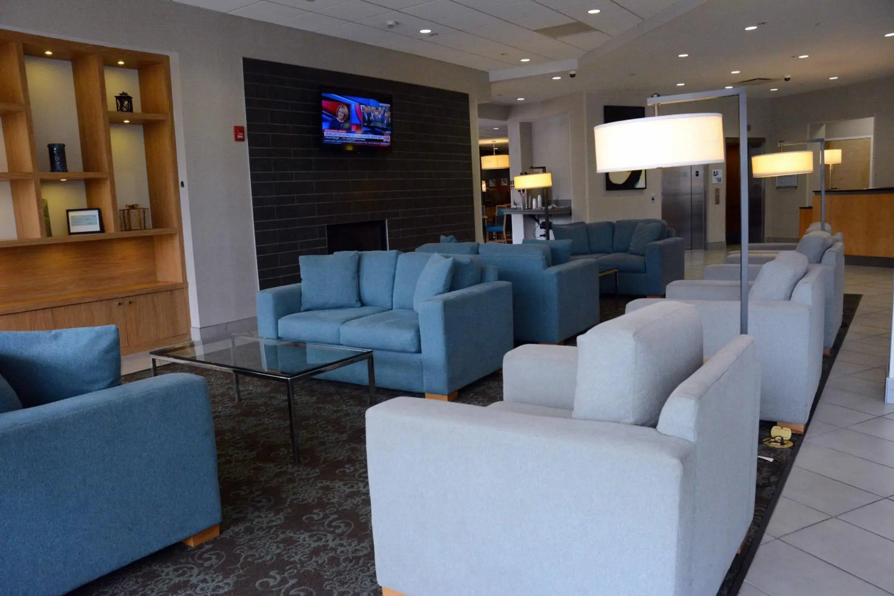 Property building, Lounge/Bar in Holiday Inn Express Stamford, an IHG Hotel