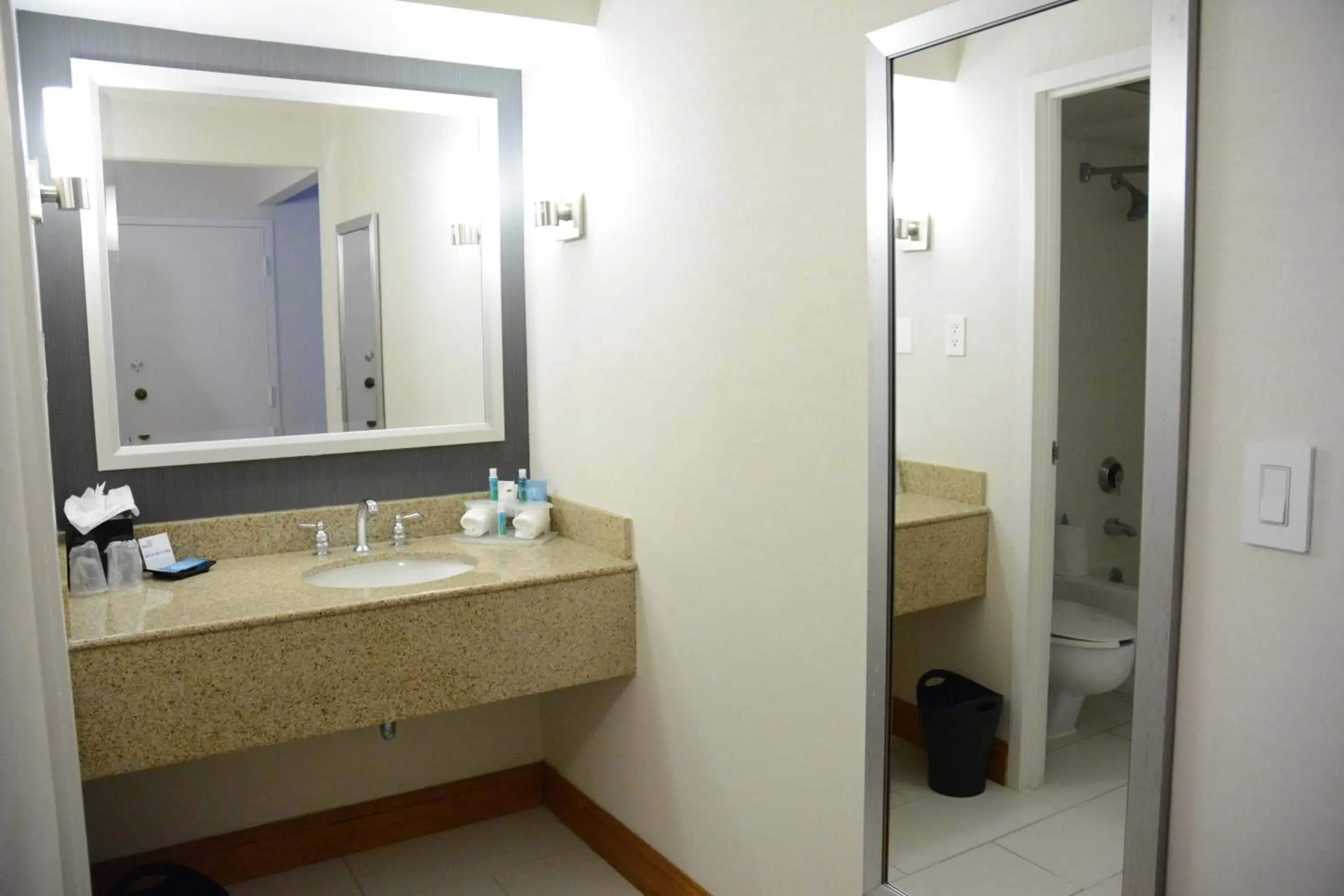 Photo of the whole room, Bathroom in Holiday Inn Express Stamford, an IHG Hotel