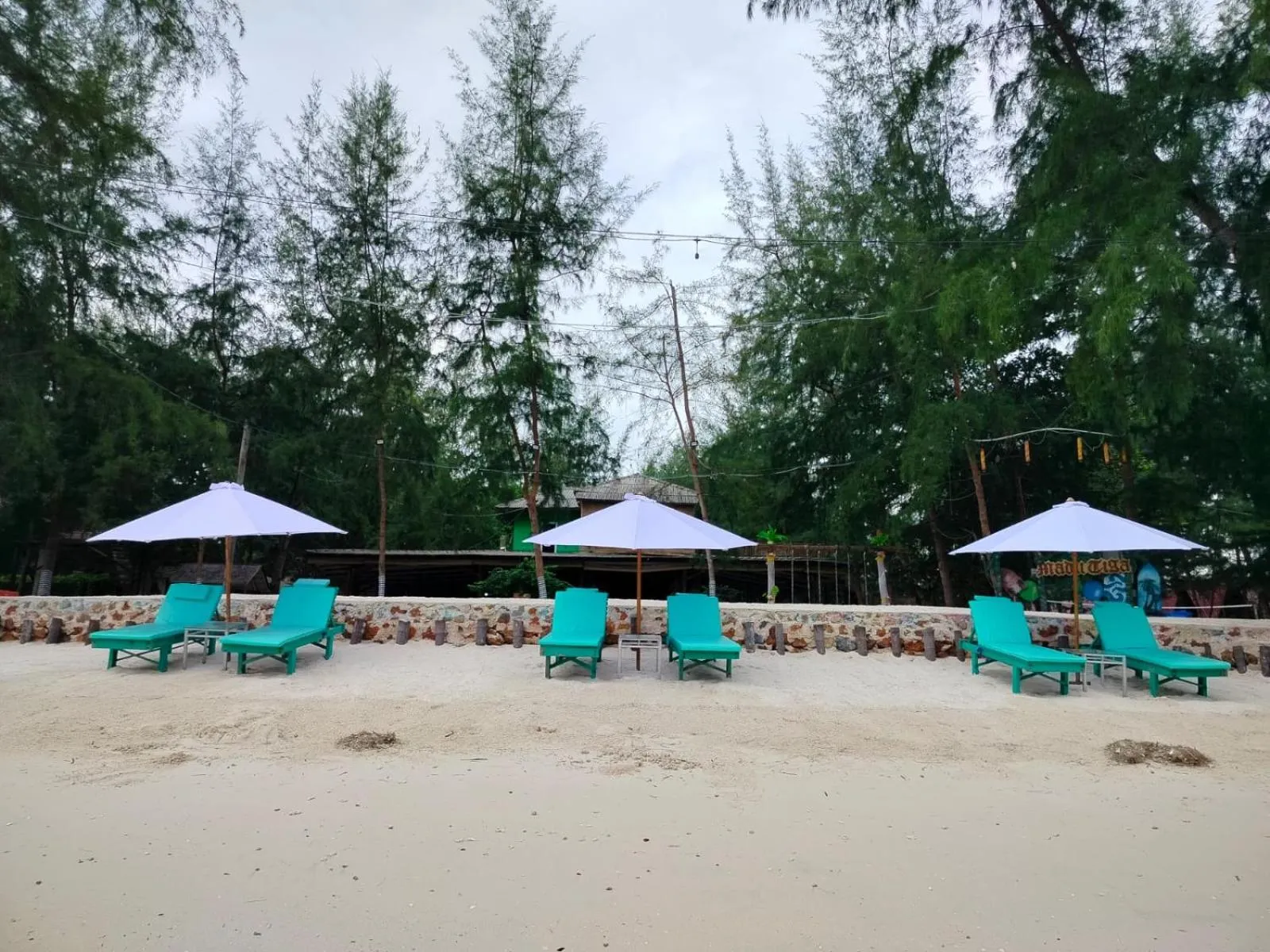 Madu Tiga Beach and Resort