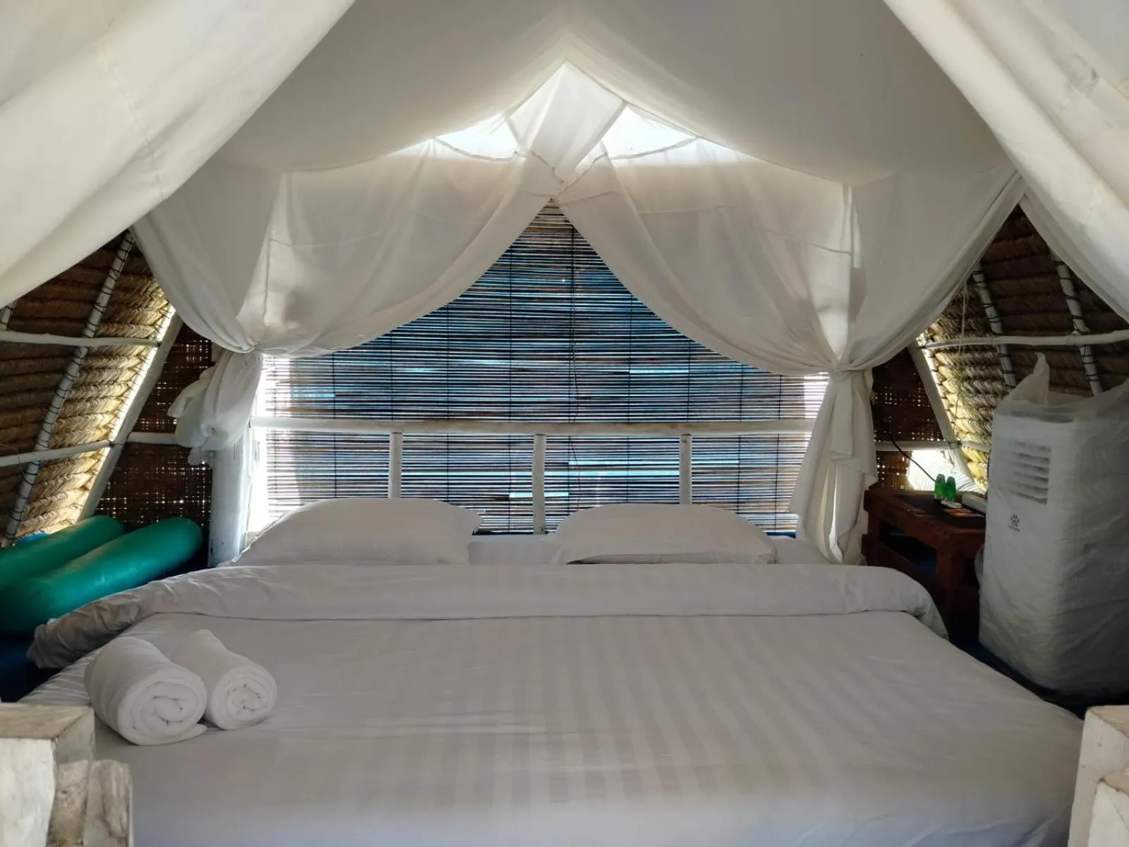 Bed in Madu Tiga Beach and Resort