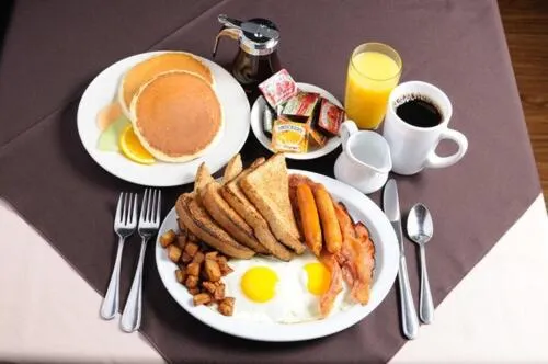 Breakfast in Claymore Inn and Suites