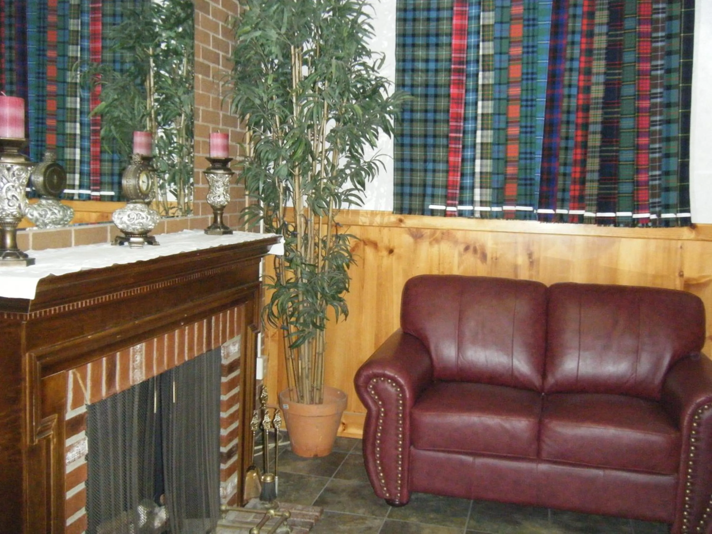 Seating area in Claymore Inn and Suites