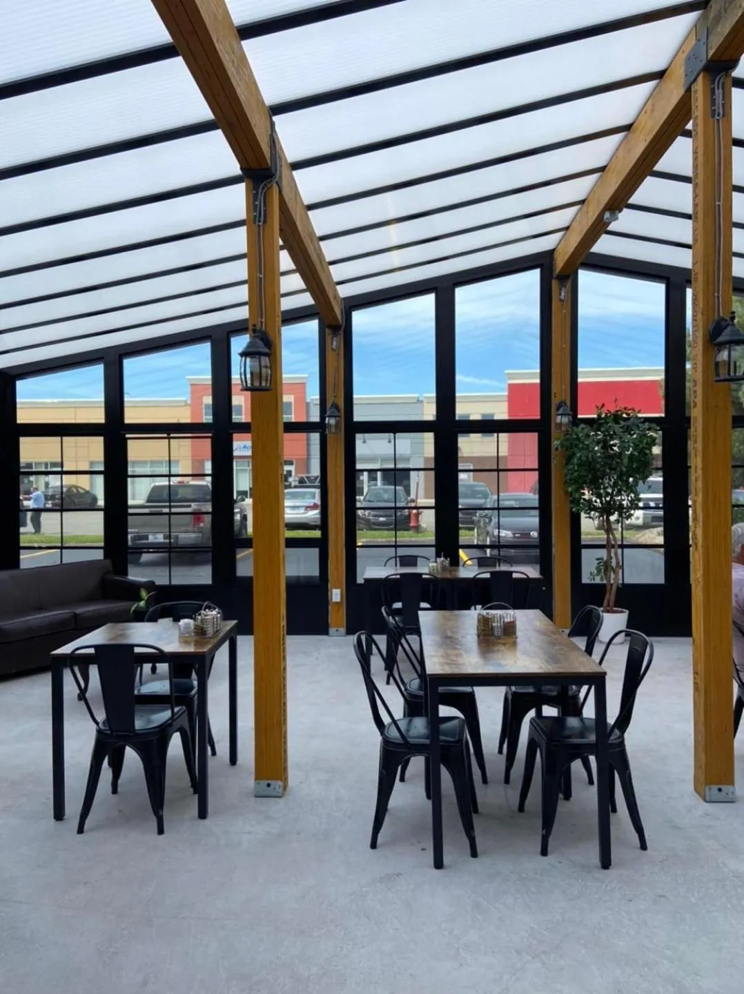 Restaurant/places to eat in Claymore Inn and Suites