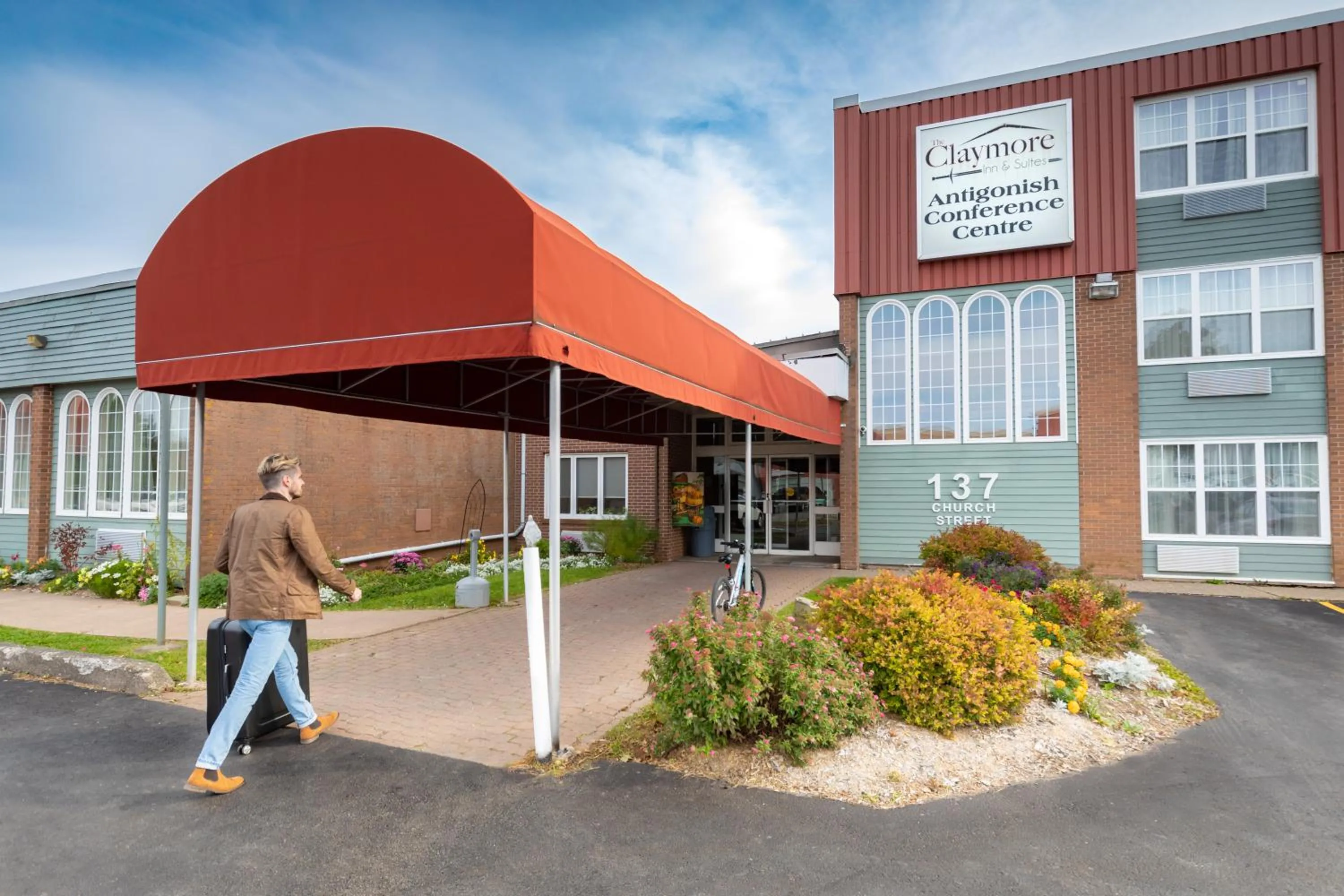 Property building in Claymore Inn and Suites