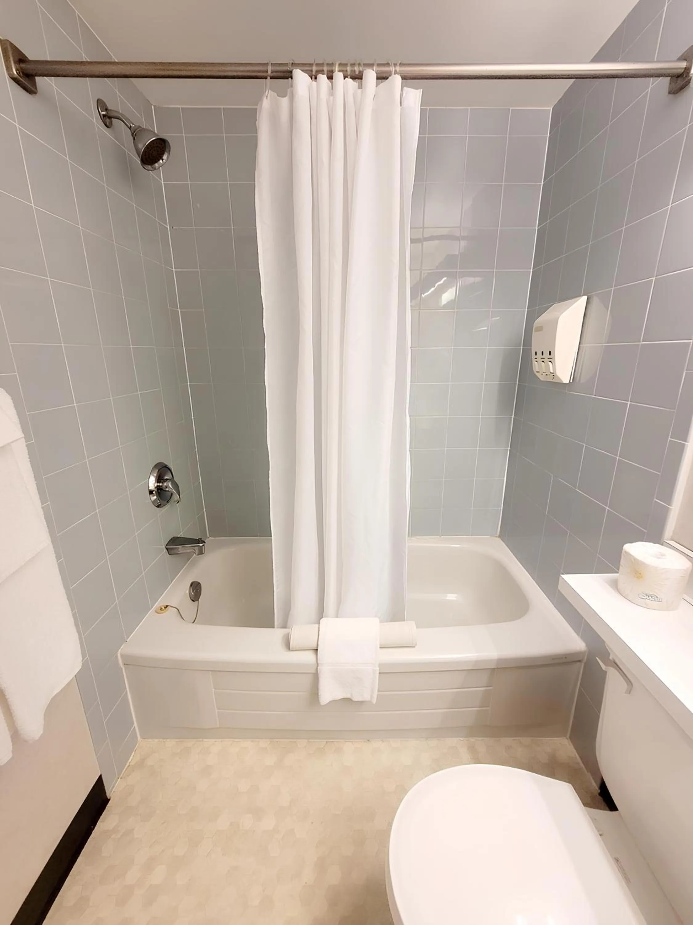 Bathroom in Claymore Inn and Suites