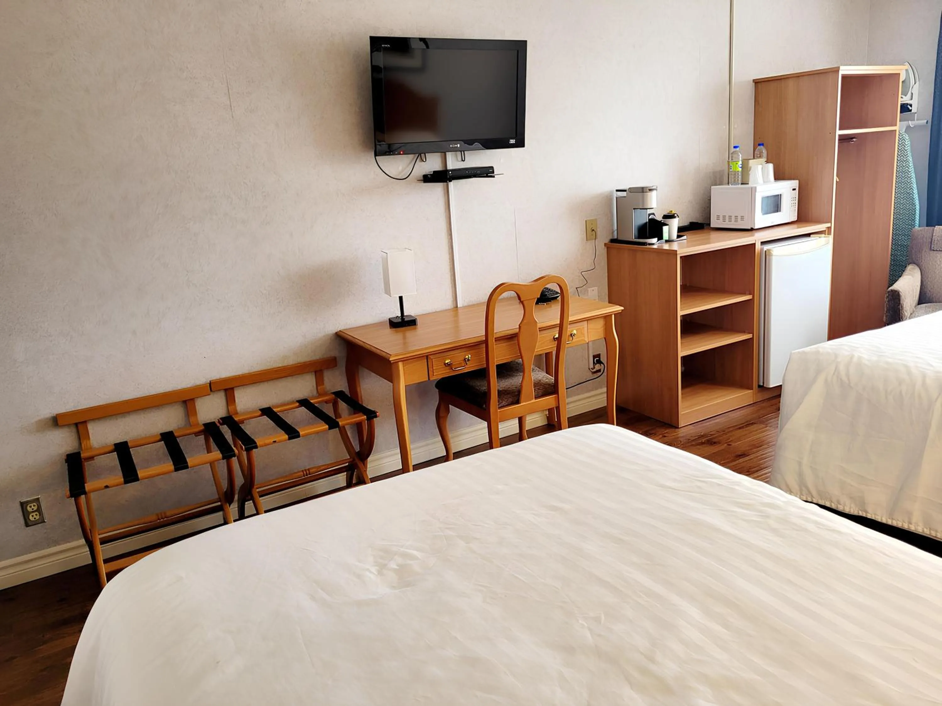 TV and multimedia, Bed in Claymore Inn and Suites