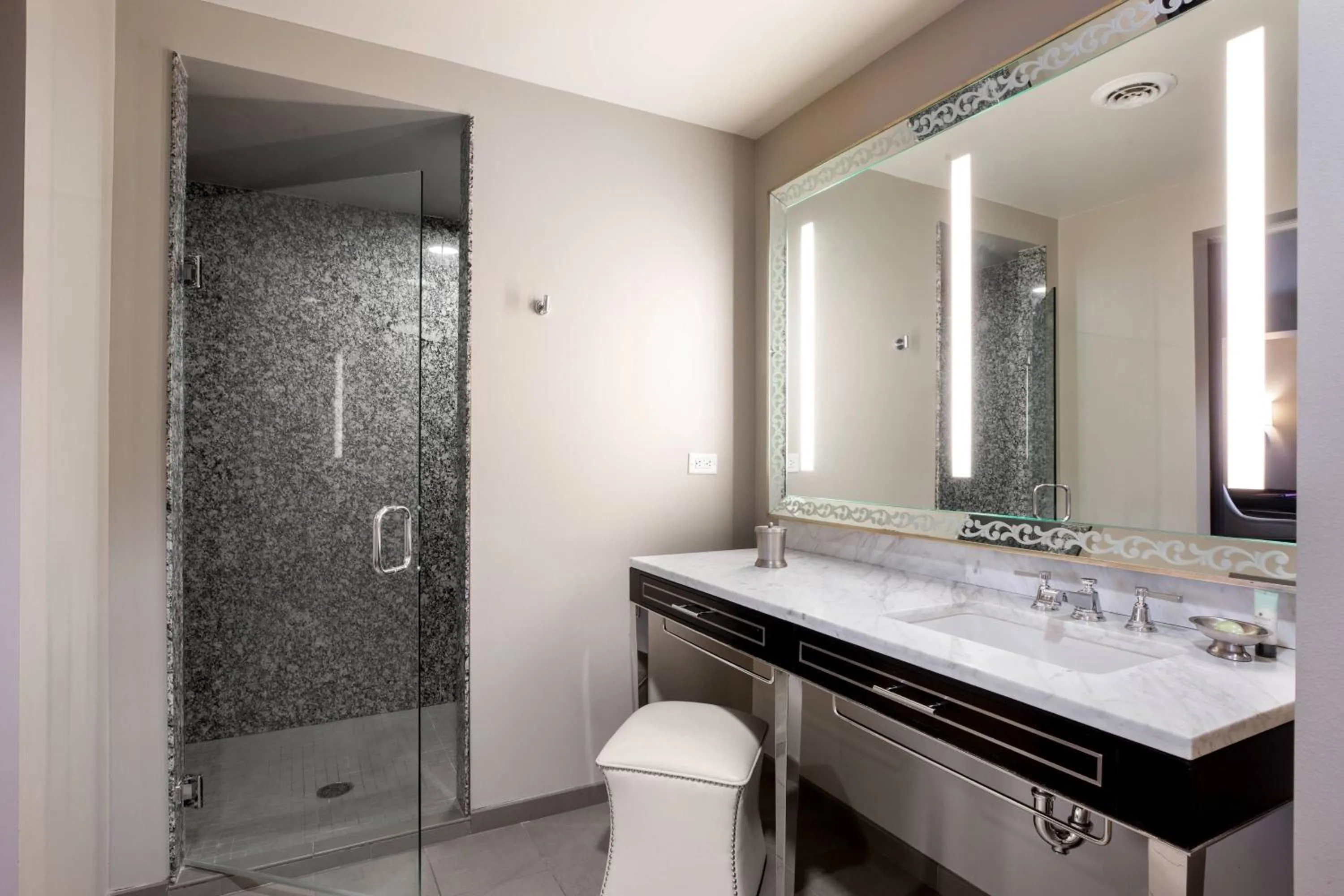 Bathroom in Ambassador Hotel Kansas City, Autograph Collection