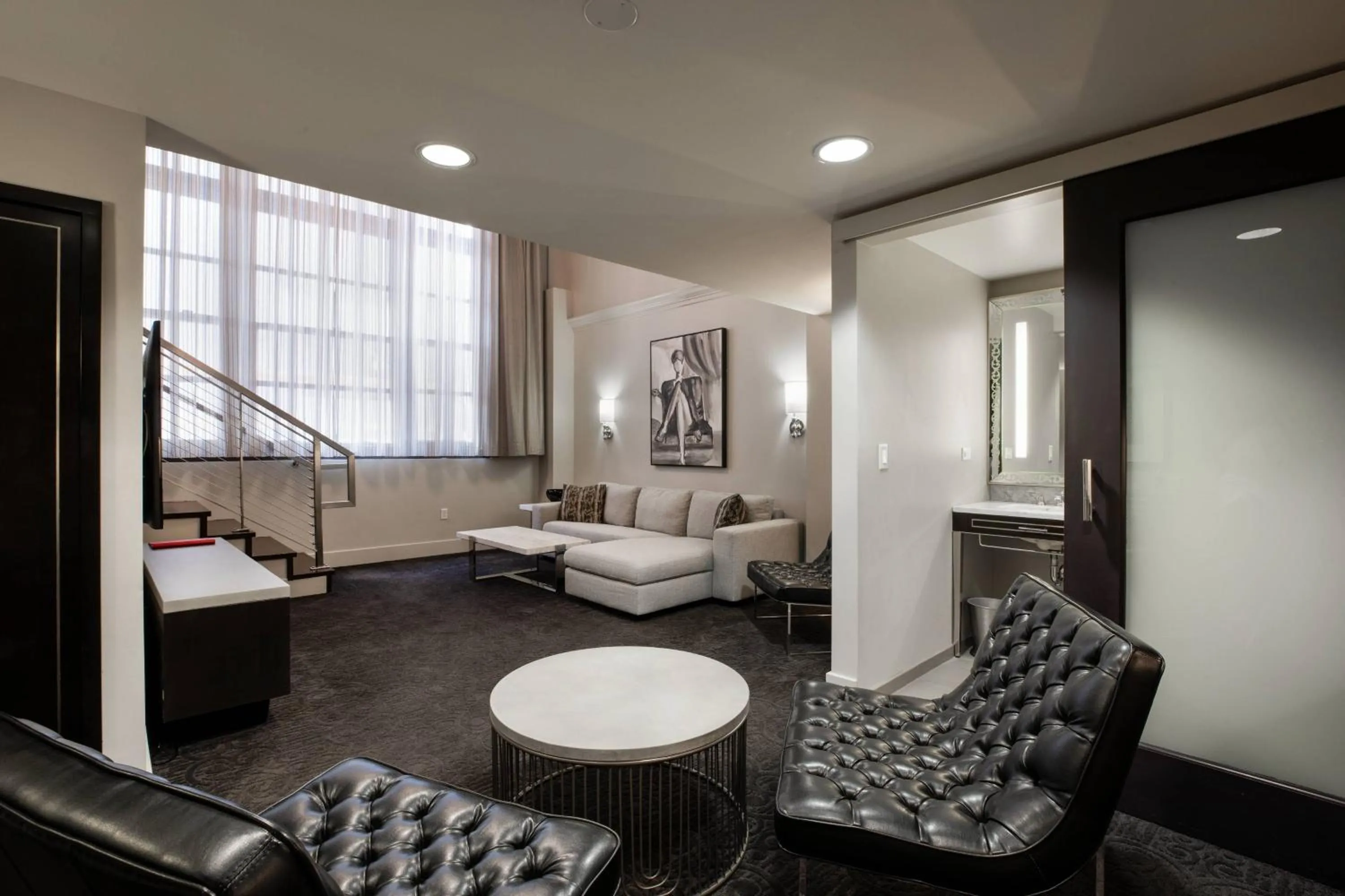 Photo of the whole room in Ambassador Hotel Kansas City, Autograph Collection