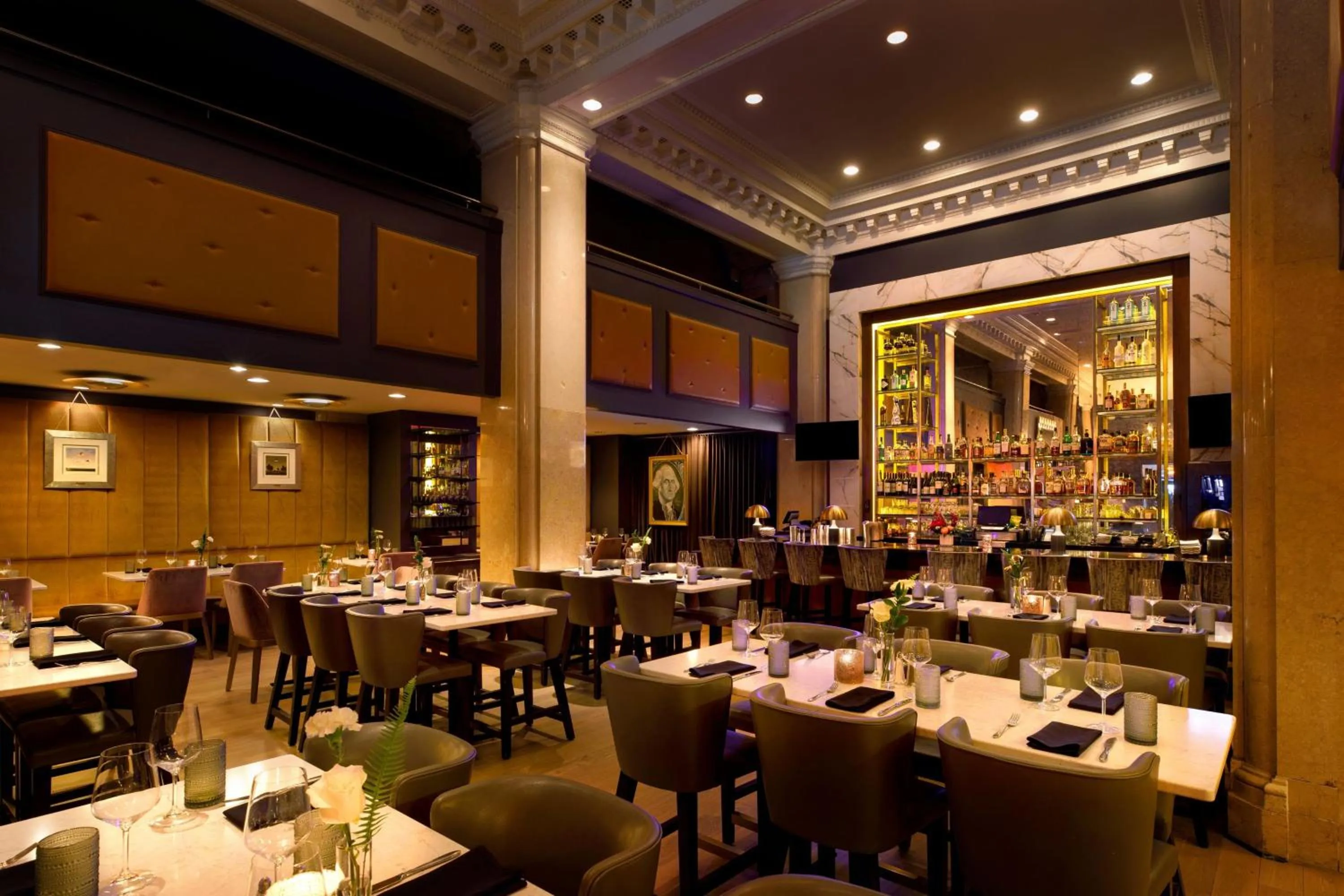 Restaurant/places to eat in Ambassador Hotel Kansas City, Autograph Collection