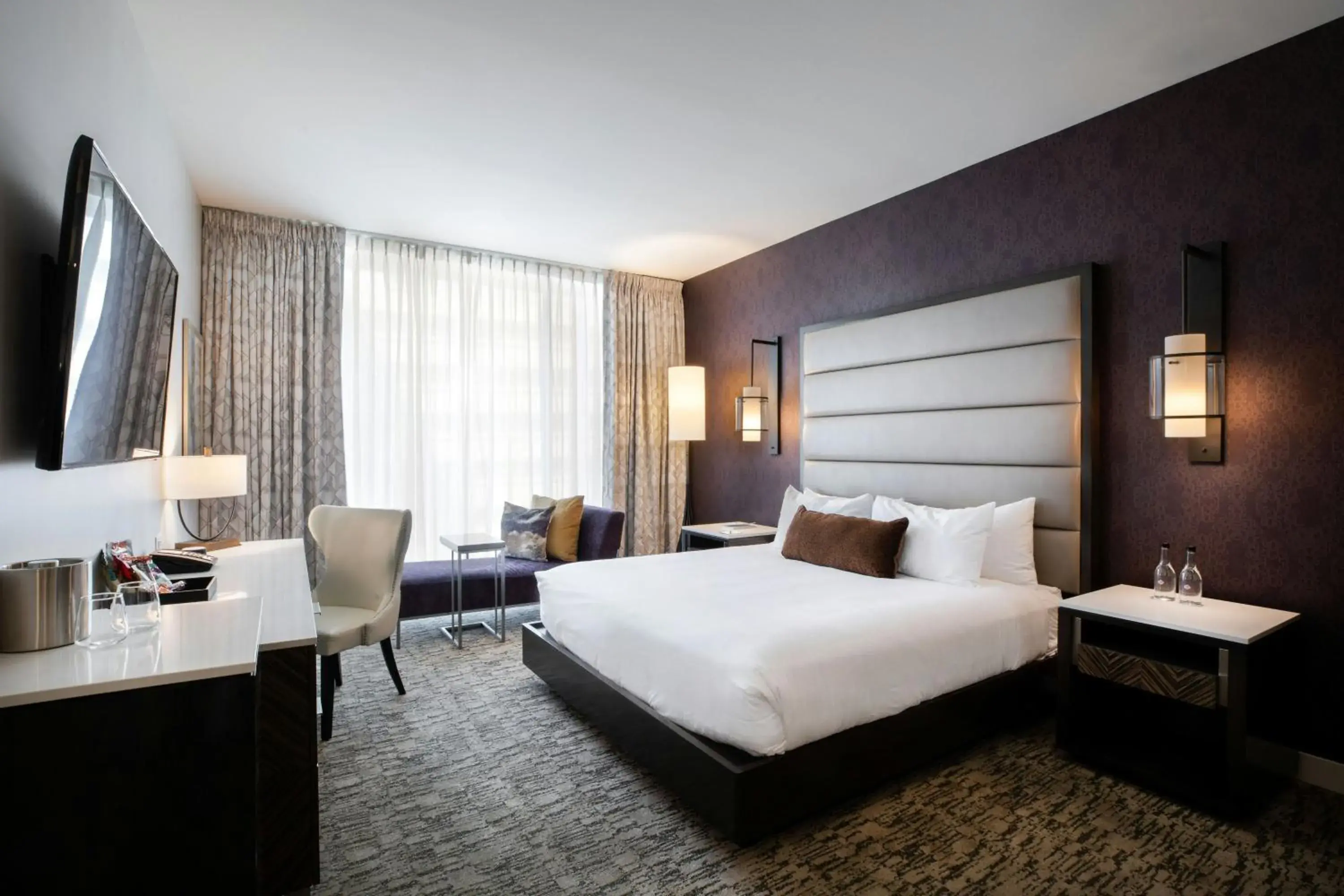 Photo of the whole room, Bed in Ambassador Hotel Kansas City, Autograph Collection Photo of the whole room, Bed in Ambassador Hotel Kansas City, Autograph Collection