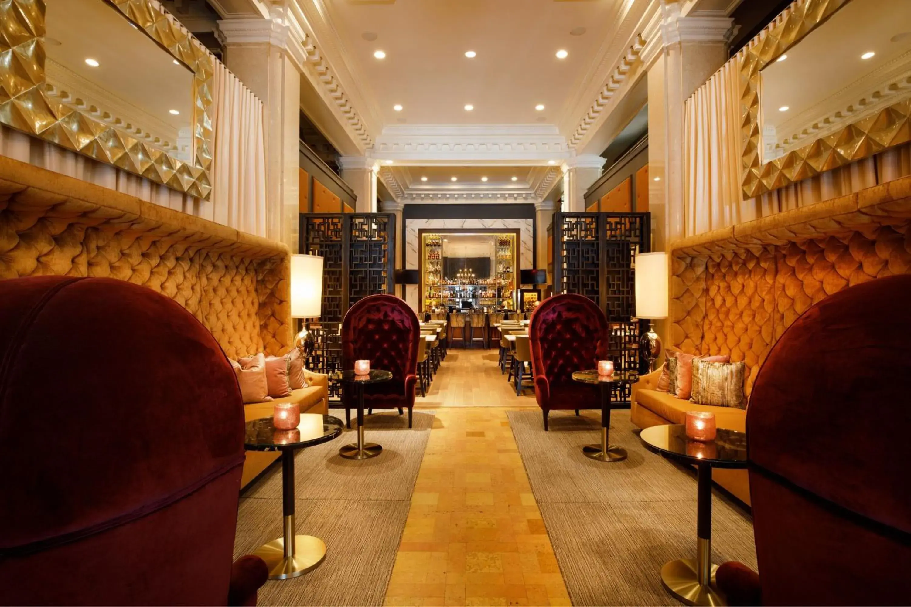Lounge or bar in Ambassador Hotel Kansas City, Autograph Collection Lounge or bar in Ambassador Hotel Kansas City, Autograph Collection