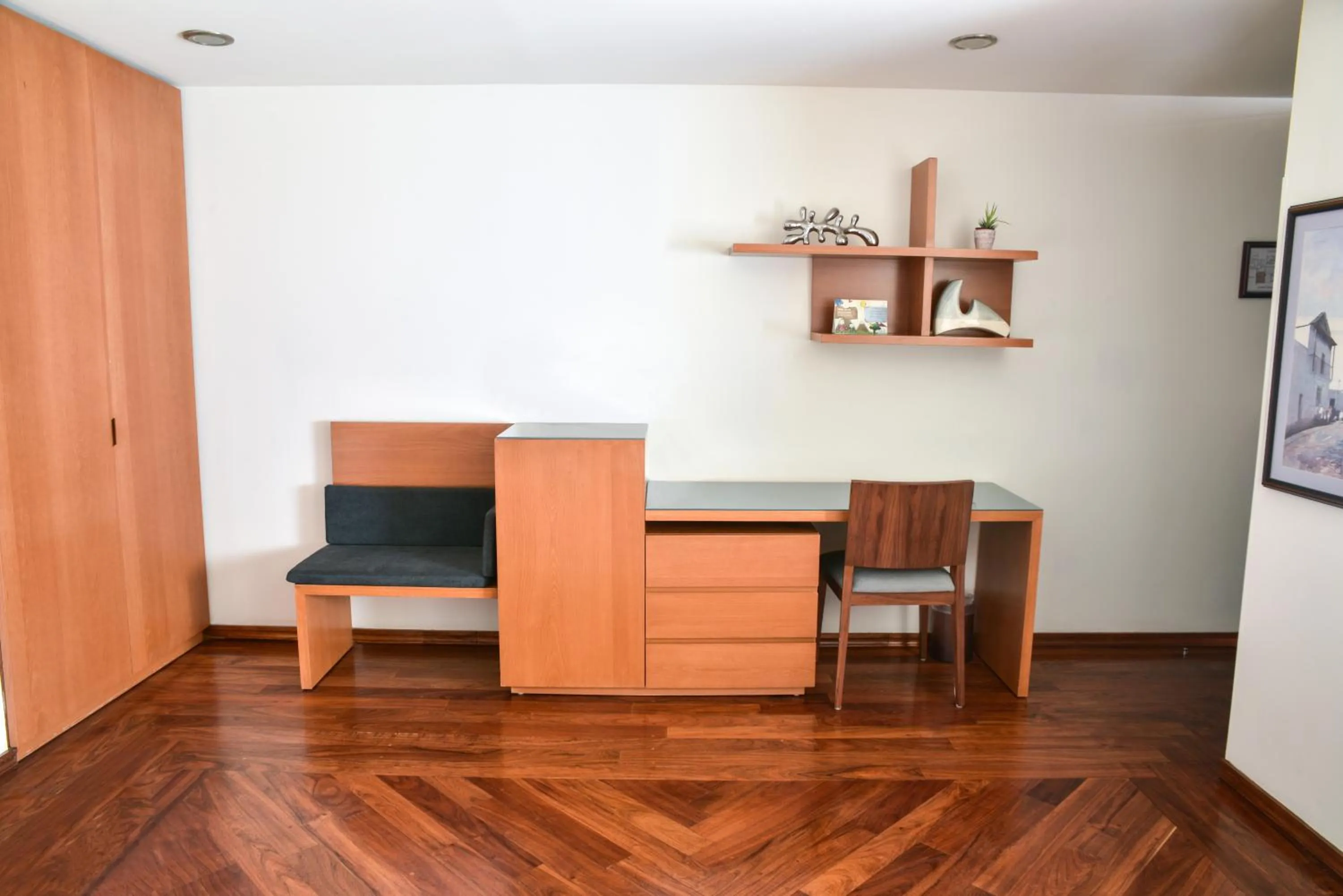 wardrobe in Santa Rita Hotel del Arte