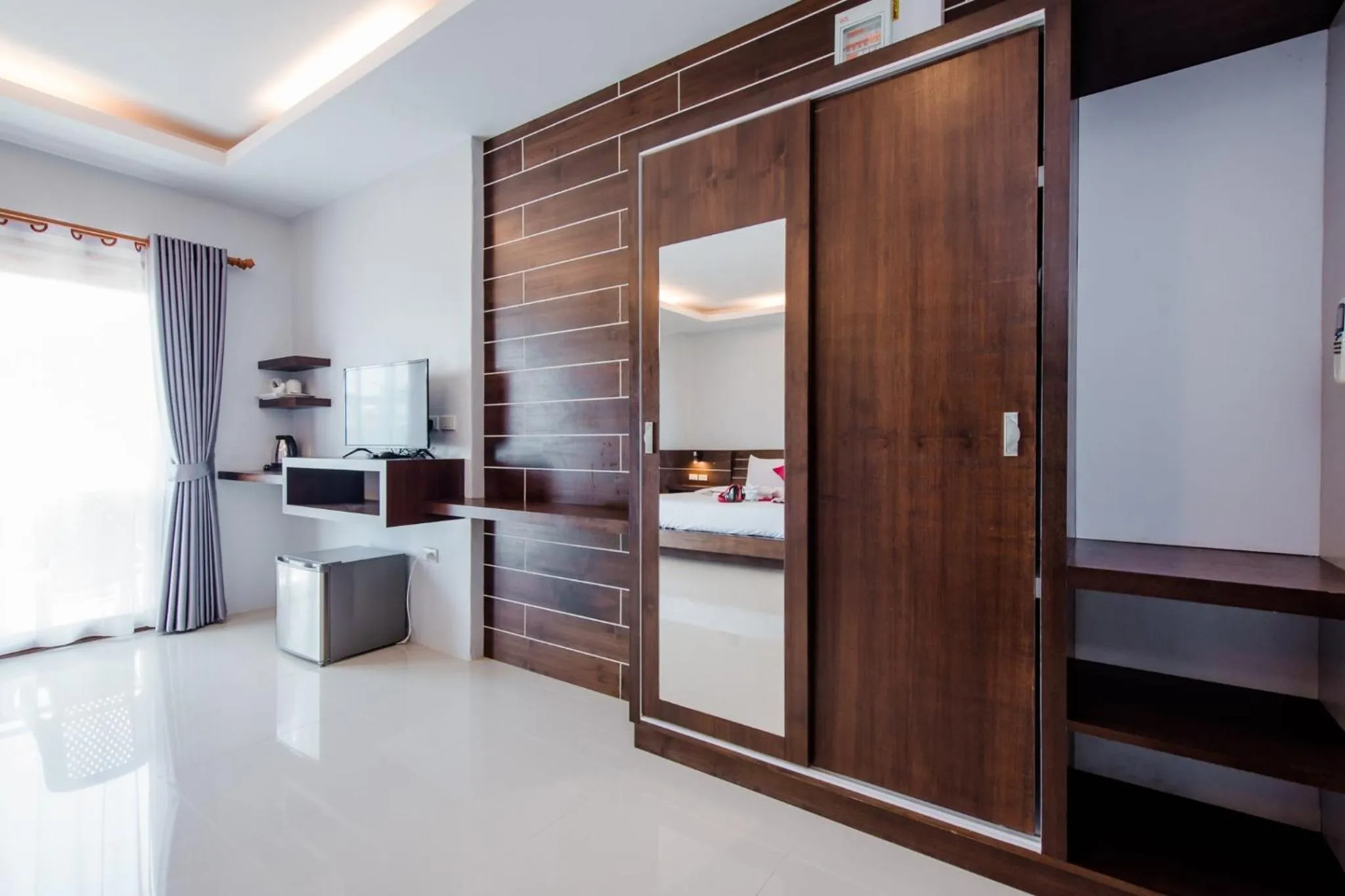 Bed in Lanta Ray Bay Hotel