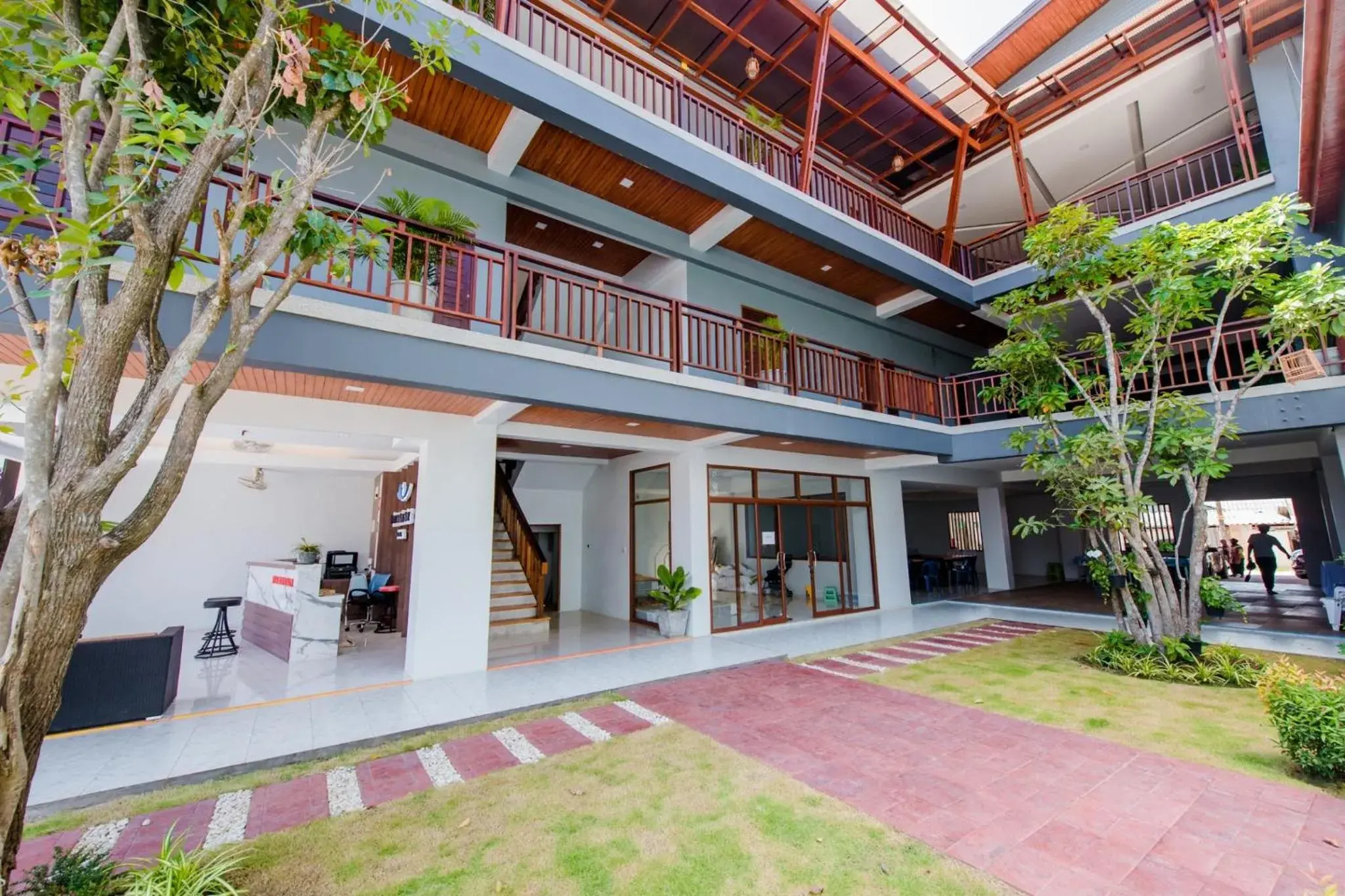 Property building in Lanta Ray Bay Hotel Property building in Lanta Ray Bay Hotel