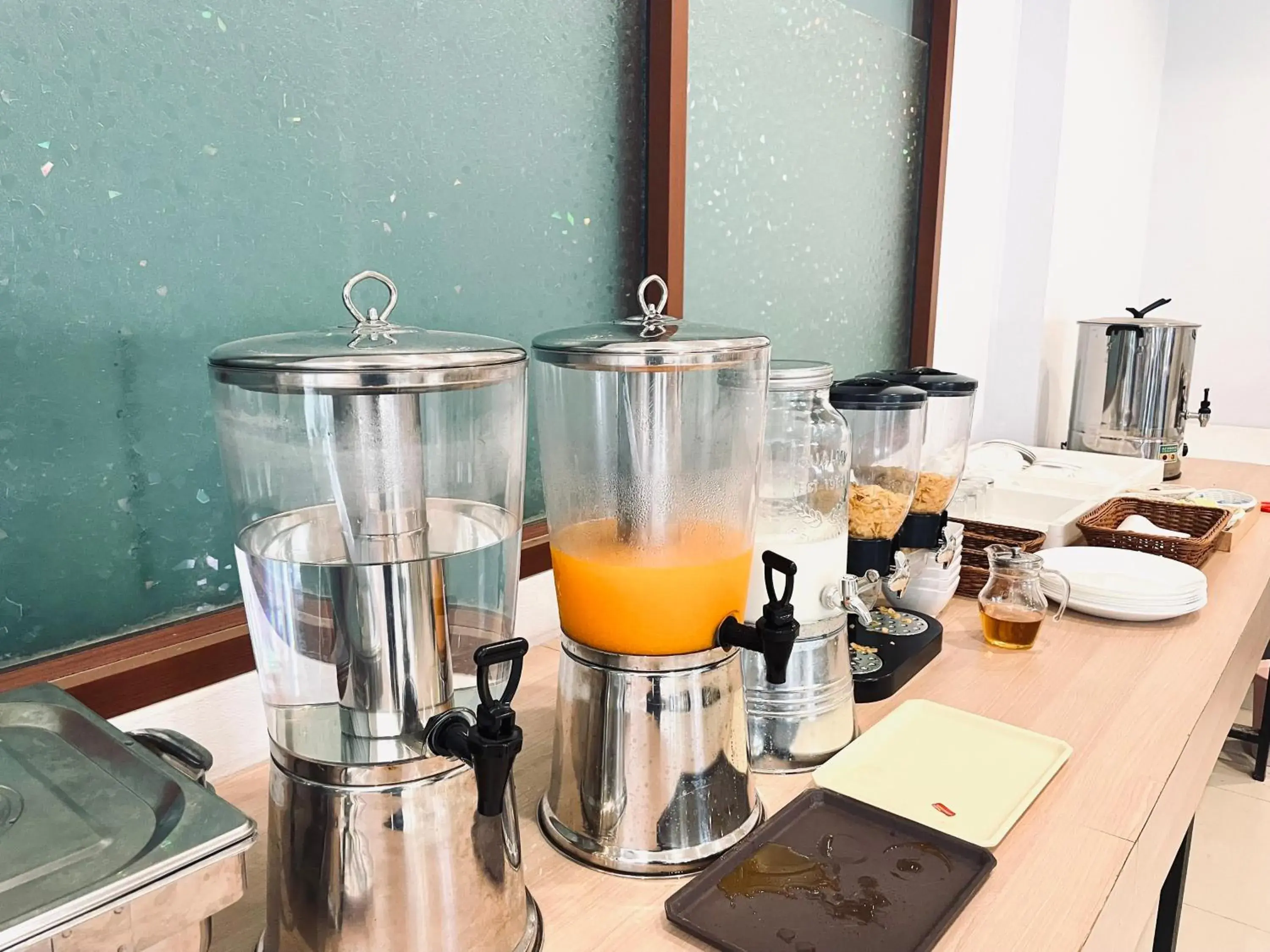 Restaurant/places to eat in Lanta Ray Bay Hotel Restaurant/places to eat in Lanta Ray Bay Hotel