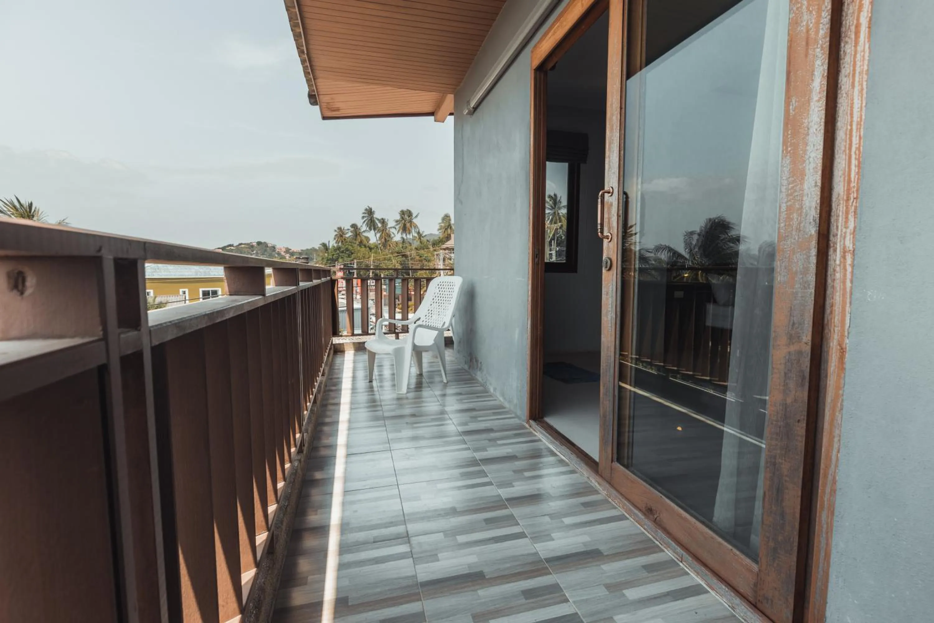 Patio in Lanta Ray Bay Hotel