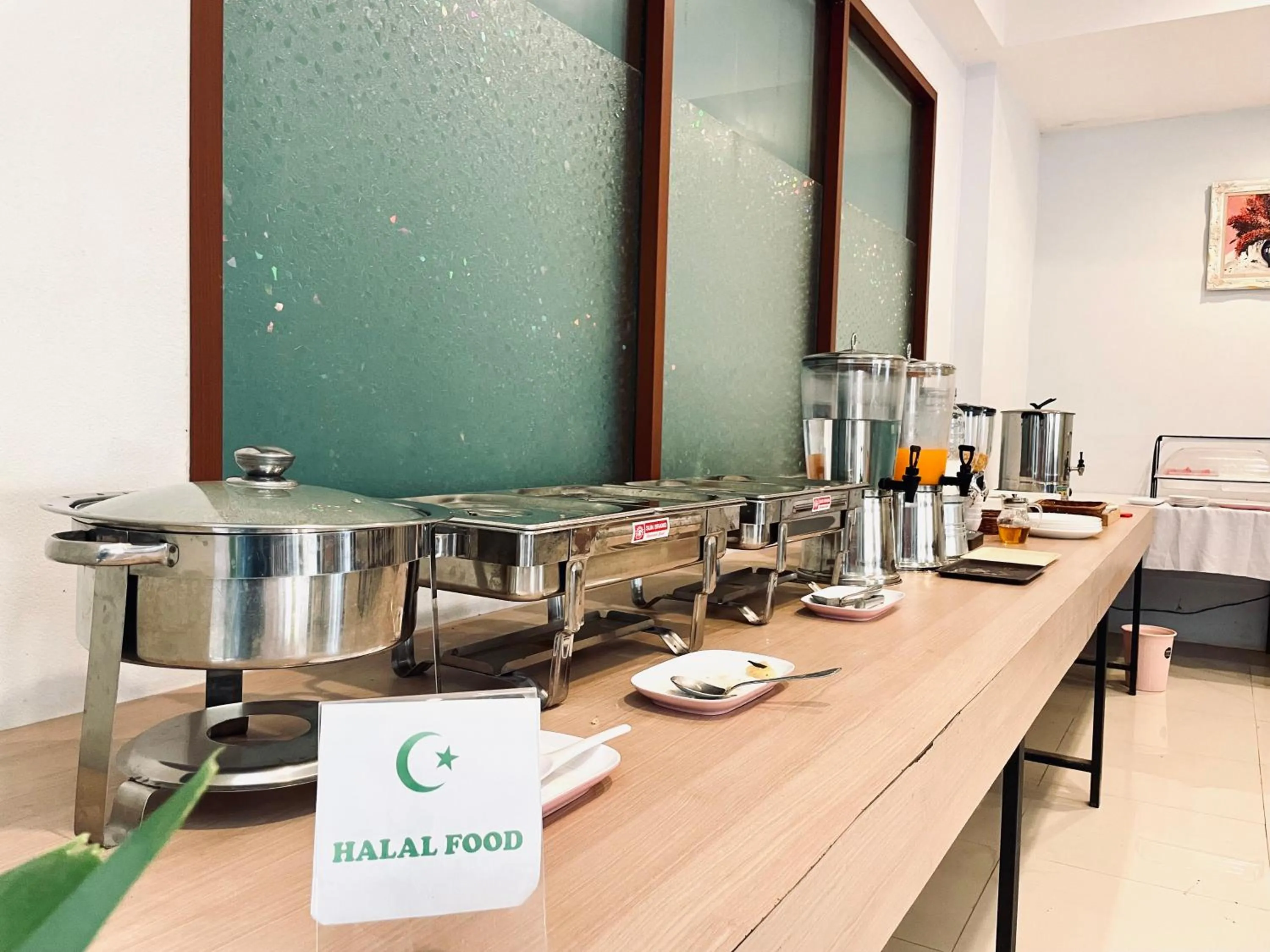 Restaurant/places to eat in Lanta Ray Bay Hotel