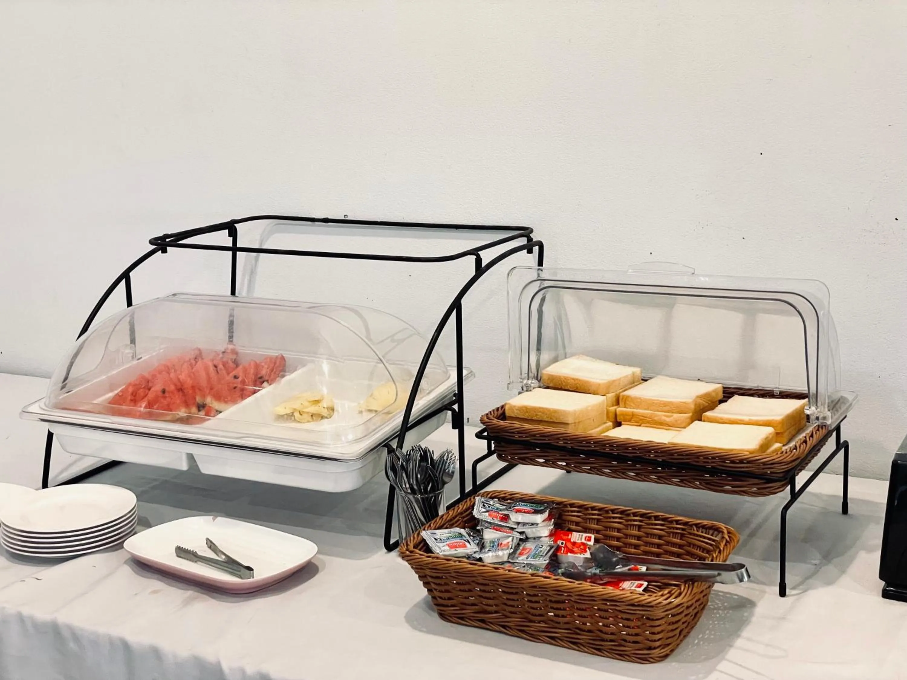 Restaurant/places to eat in Lanta Ray Bay Hotel